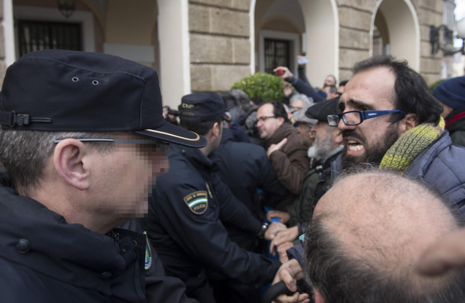 La visita de Susana Díaz al Ayuntamiento de Cádiz, en imágenes