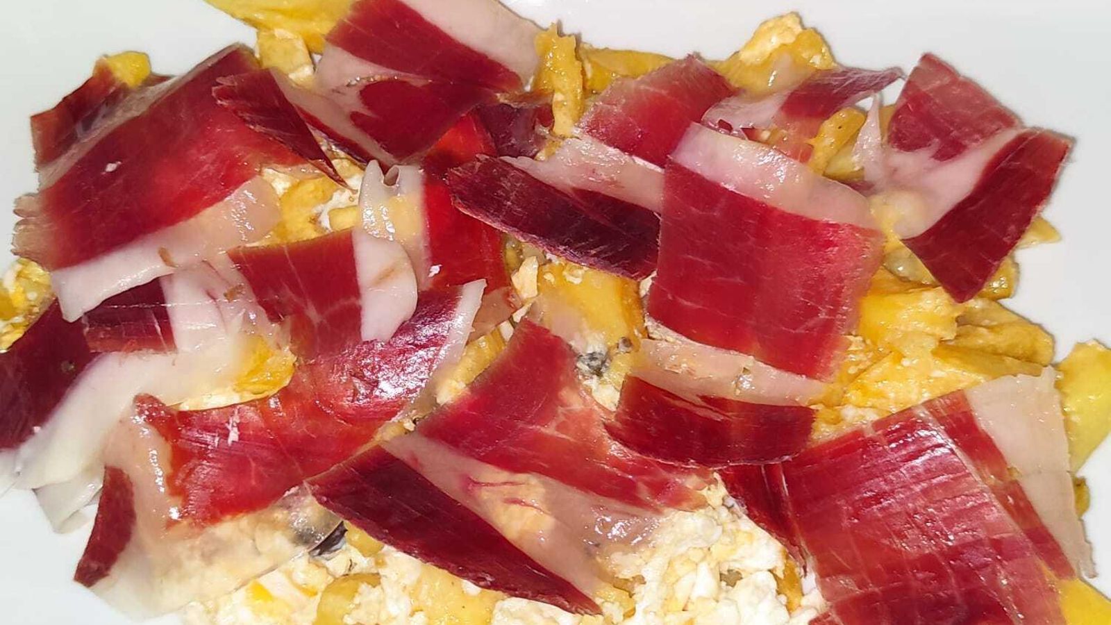 Revuelto con jamón ibérico