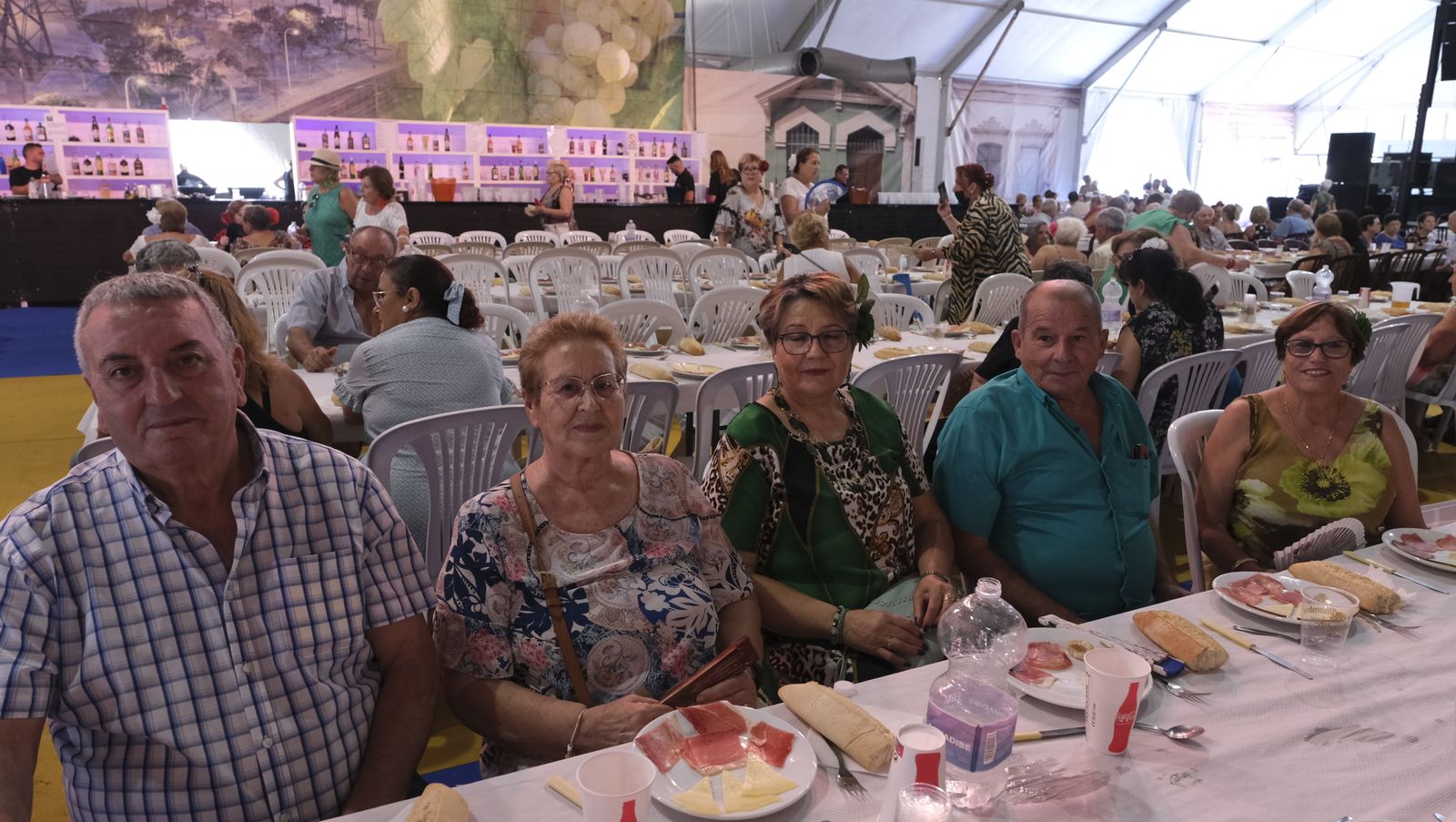 Imágenes de la comida homenaje a los mayores en la Caseta Municipal de la Feria de Almería 2022