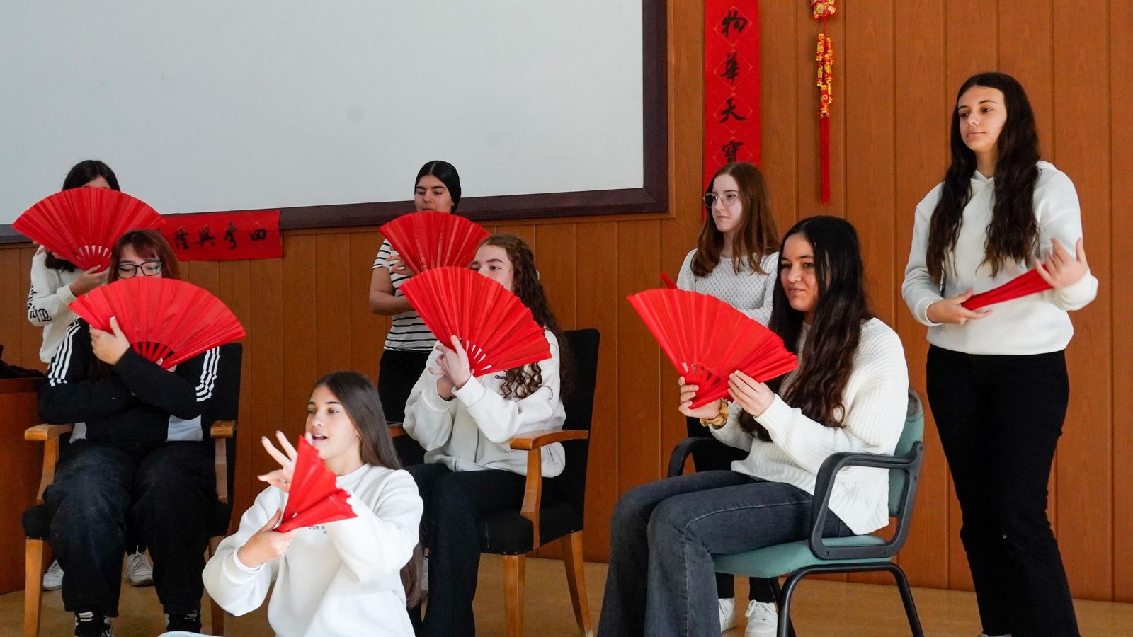 Alumnos del IES Diego de Guzmán y Quesada en una clase de chino.