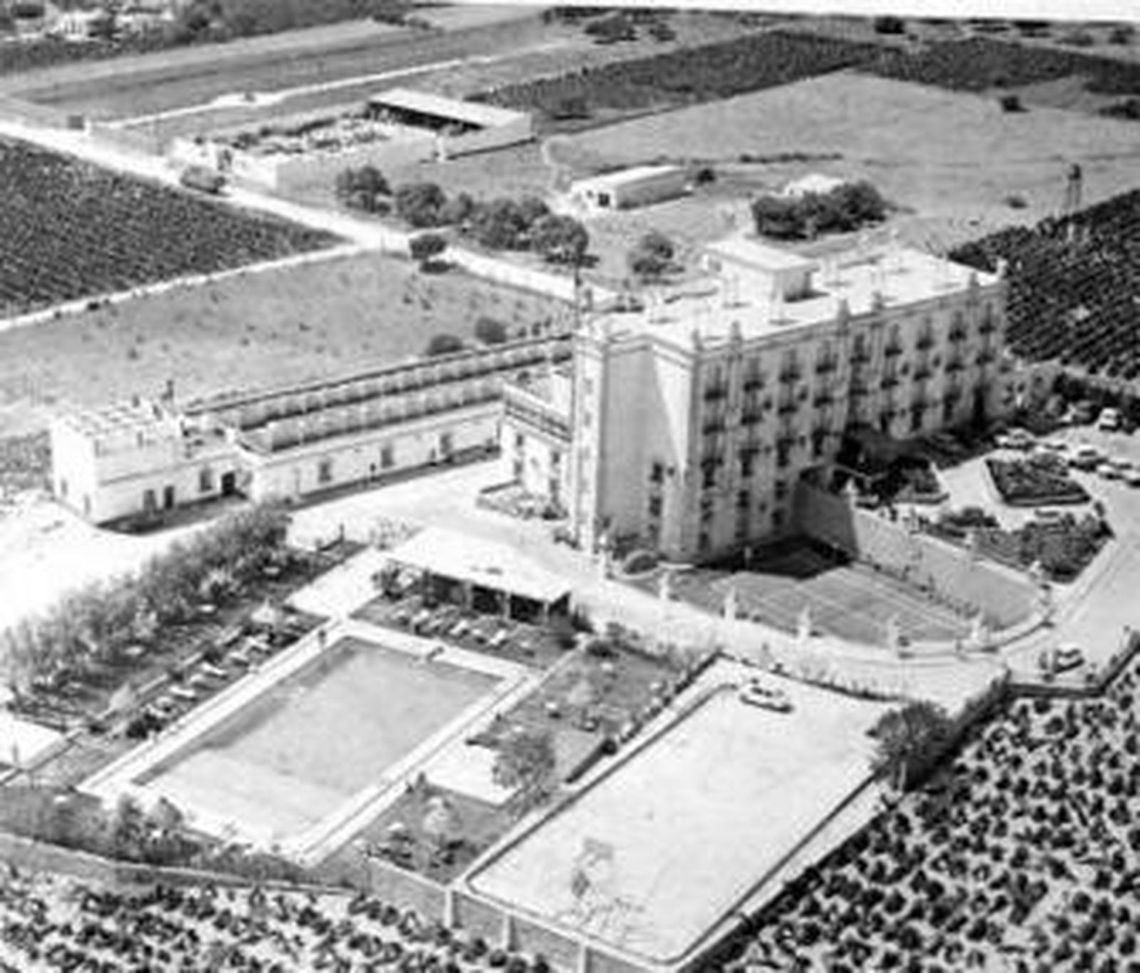 El balneario contaba con servicio de carruajes desde Chiclana y La Isla.
