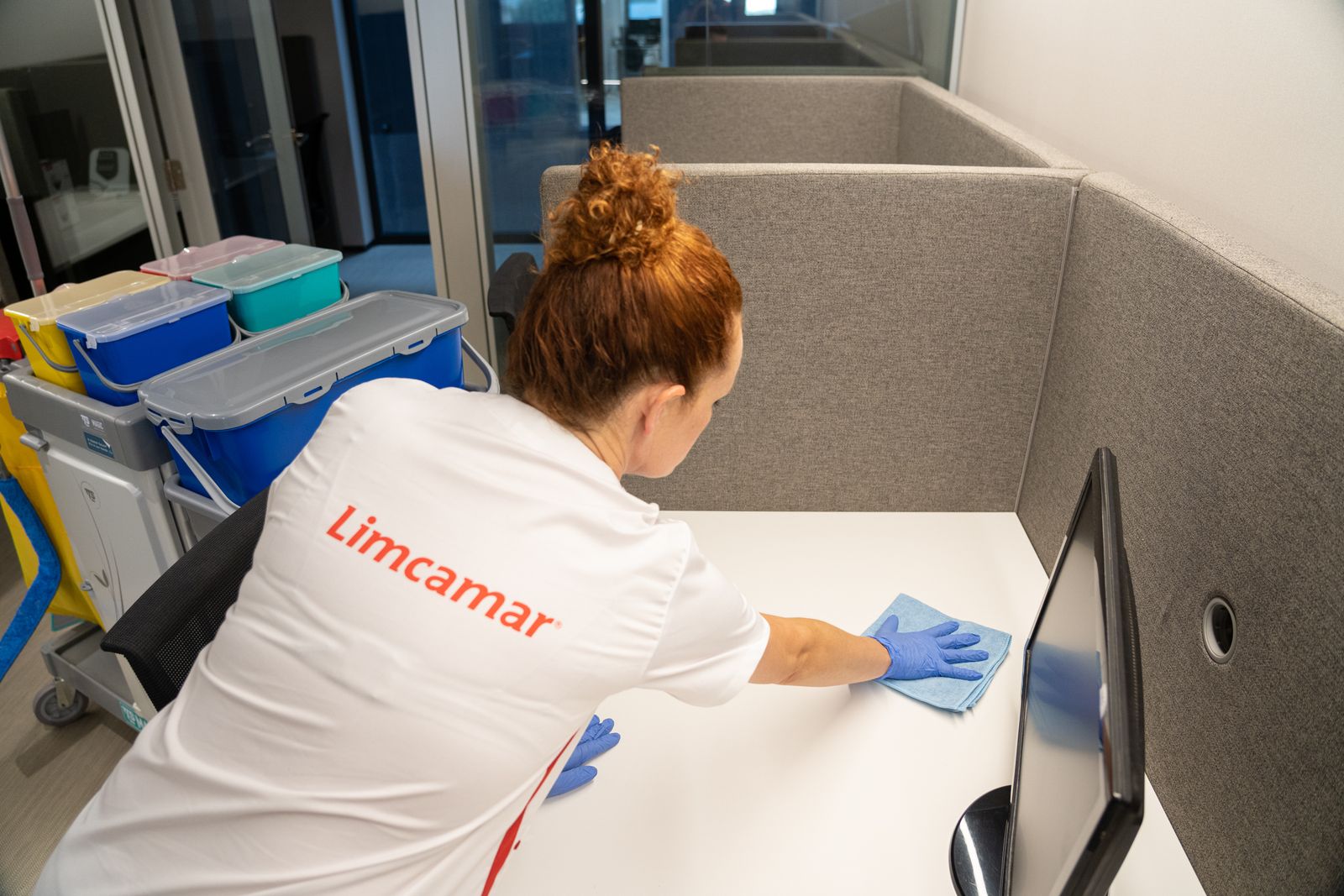 La empresa Limcamar asumirá la limpieza en más de un centenar de centros docentes de Sevilla