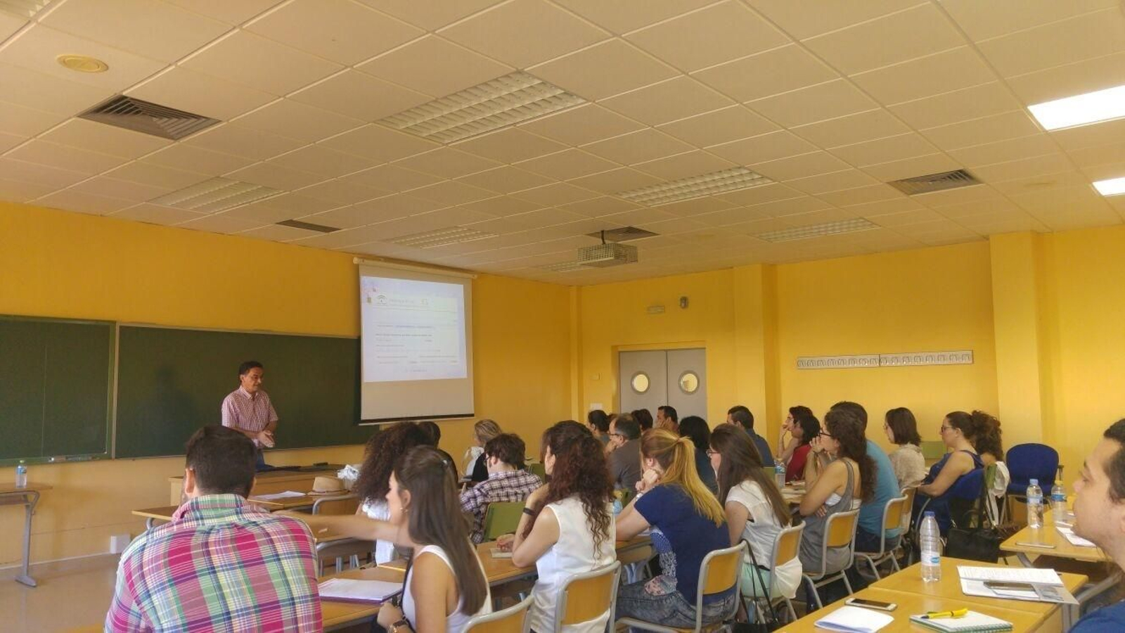Una clase del máster de Ciencias de la Salud de la UHU.