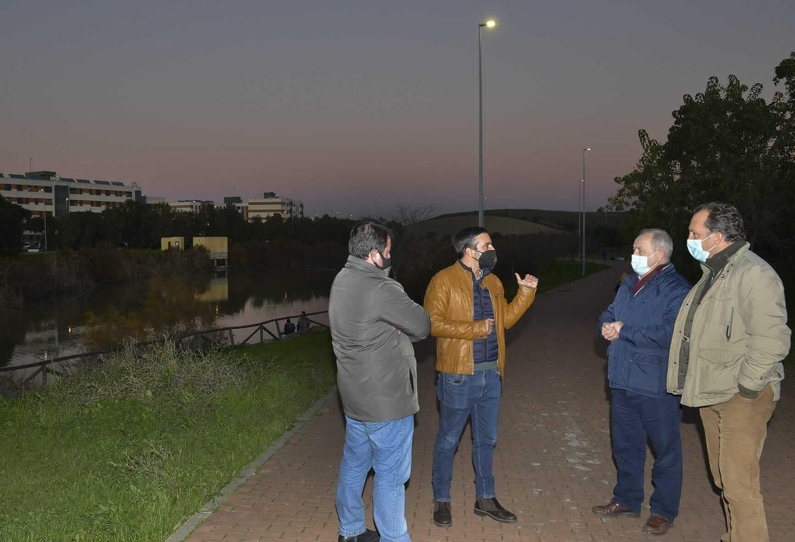 El teniente de alcaldesa José Antonio Díaz durante la inauguración del alumbrado.
