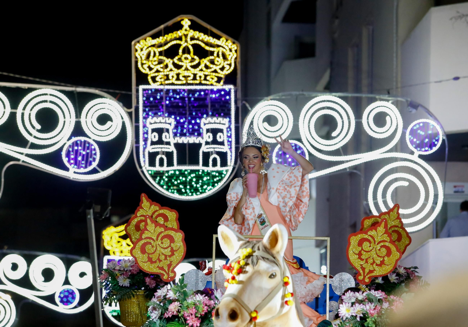 Búscate en las fotos de la cabalgata de la Feria de La Línea