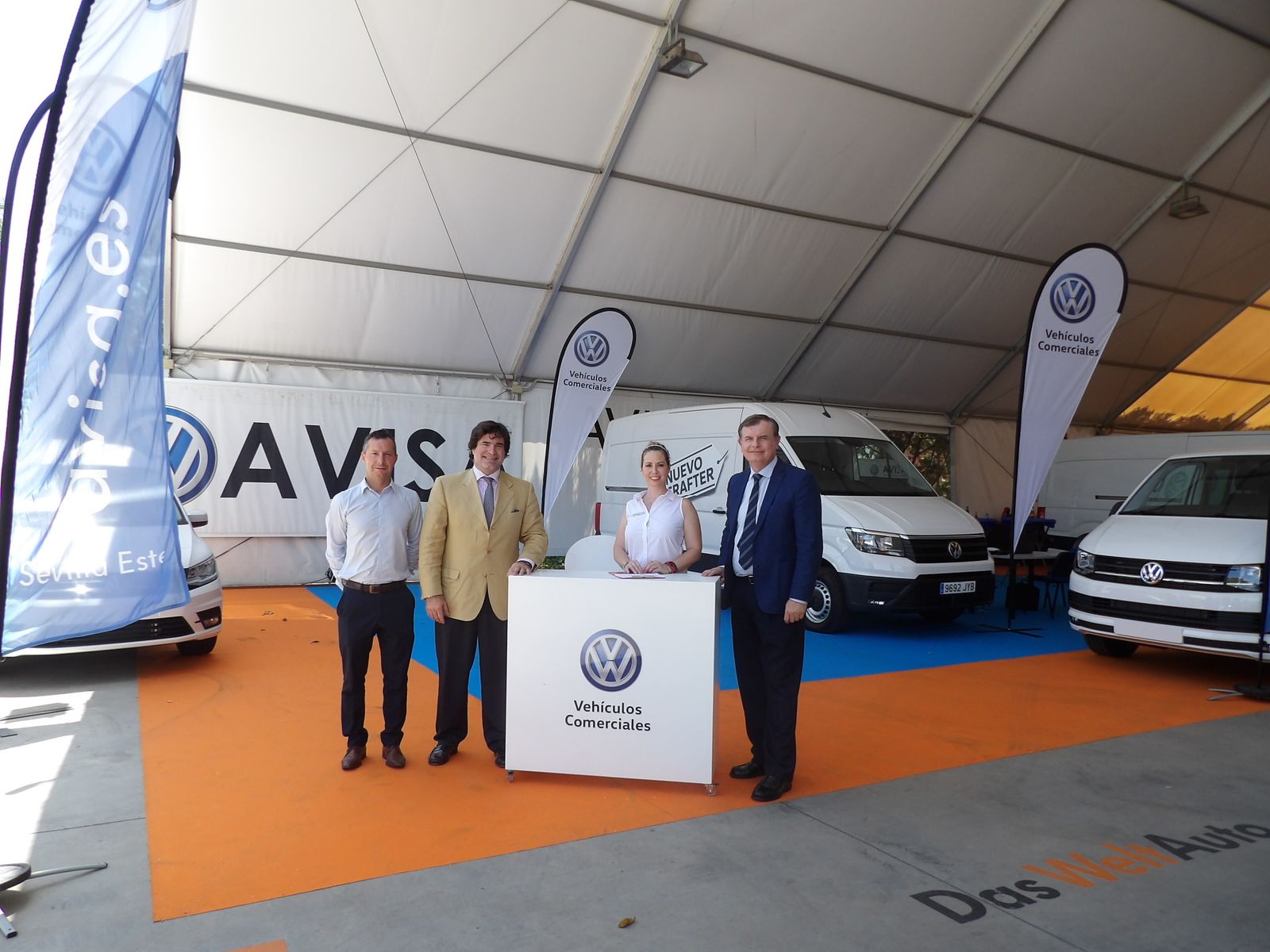 El asesor Comercial de Avisa VW Vehículos Comerciales, Miguel Zurita; el director de Empresas del grupo, Óscar González-Barba; la asesora de Atención al Cliente; Inmaculada Mateu, y el director Comercial, José Antonio Manzano.