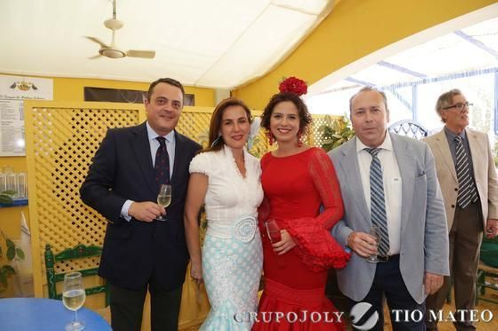Marcos Camas y Mercedes Gómez, empresarios jerezanos, junto a Marisa López.

Foto: Vanesa Lobo