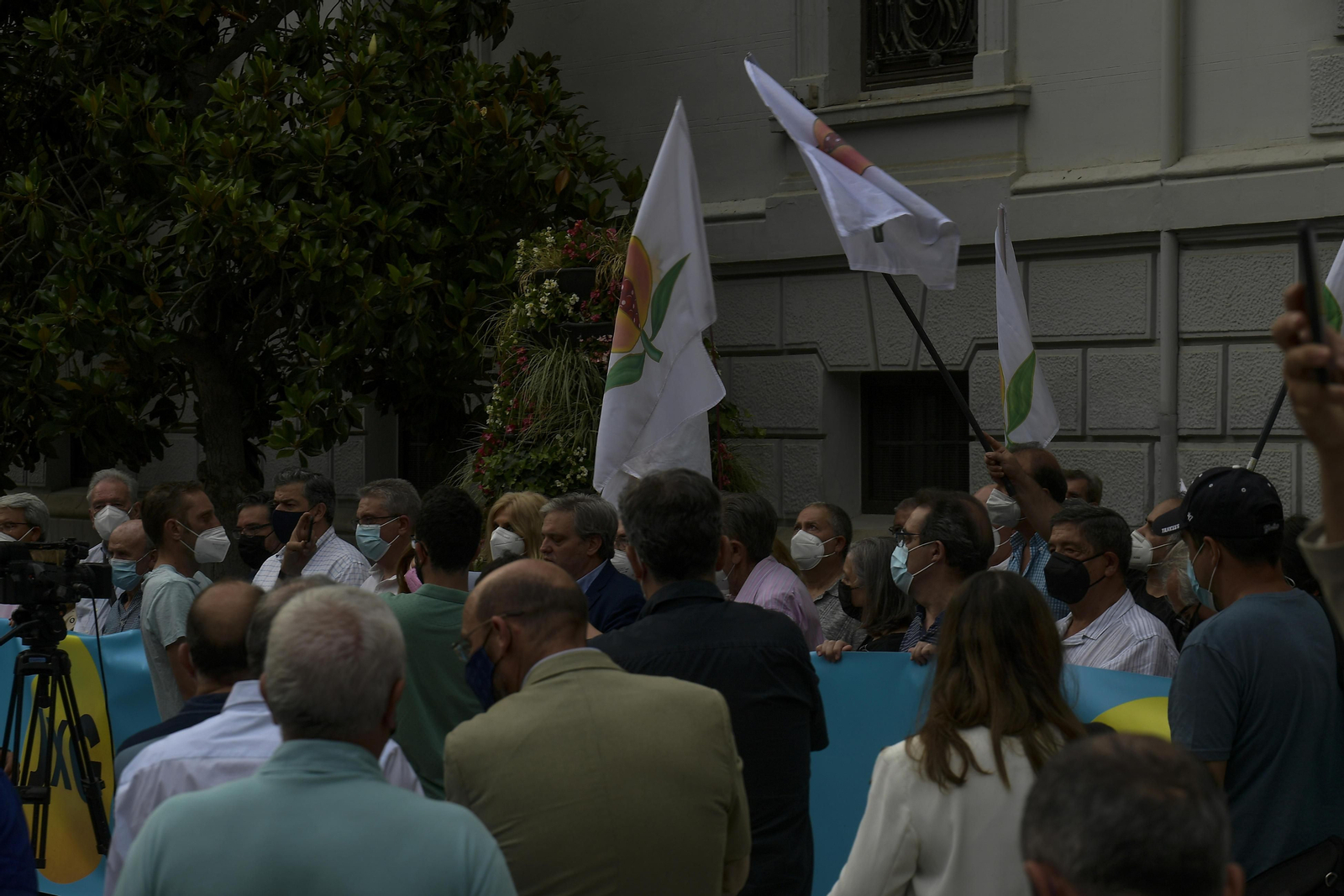 La concentración para pedir un nuevo gobierno municipal en Granada, en imágenes