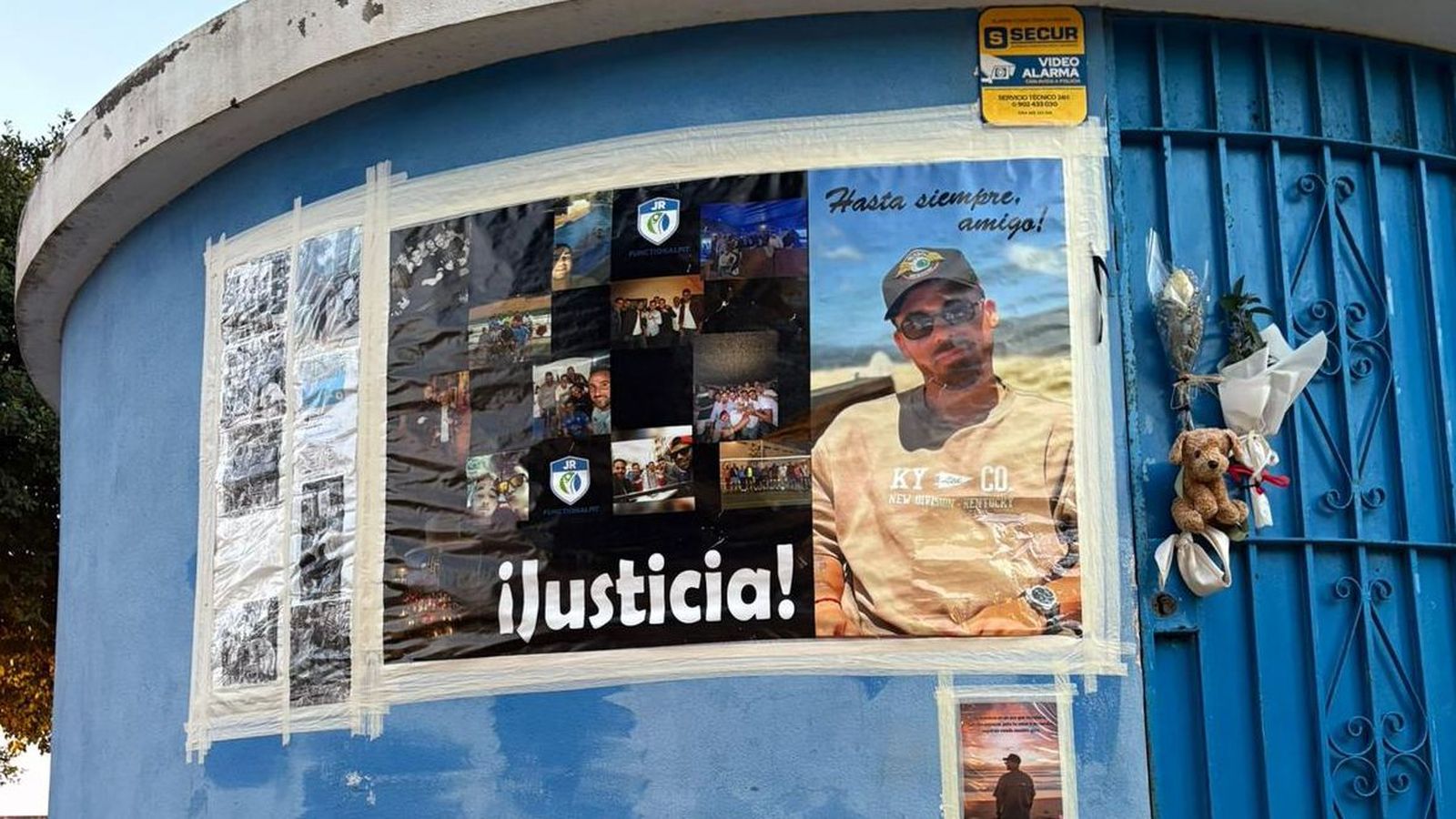 El cartel que ha desplegado la familia para reclamar justicia