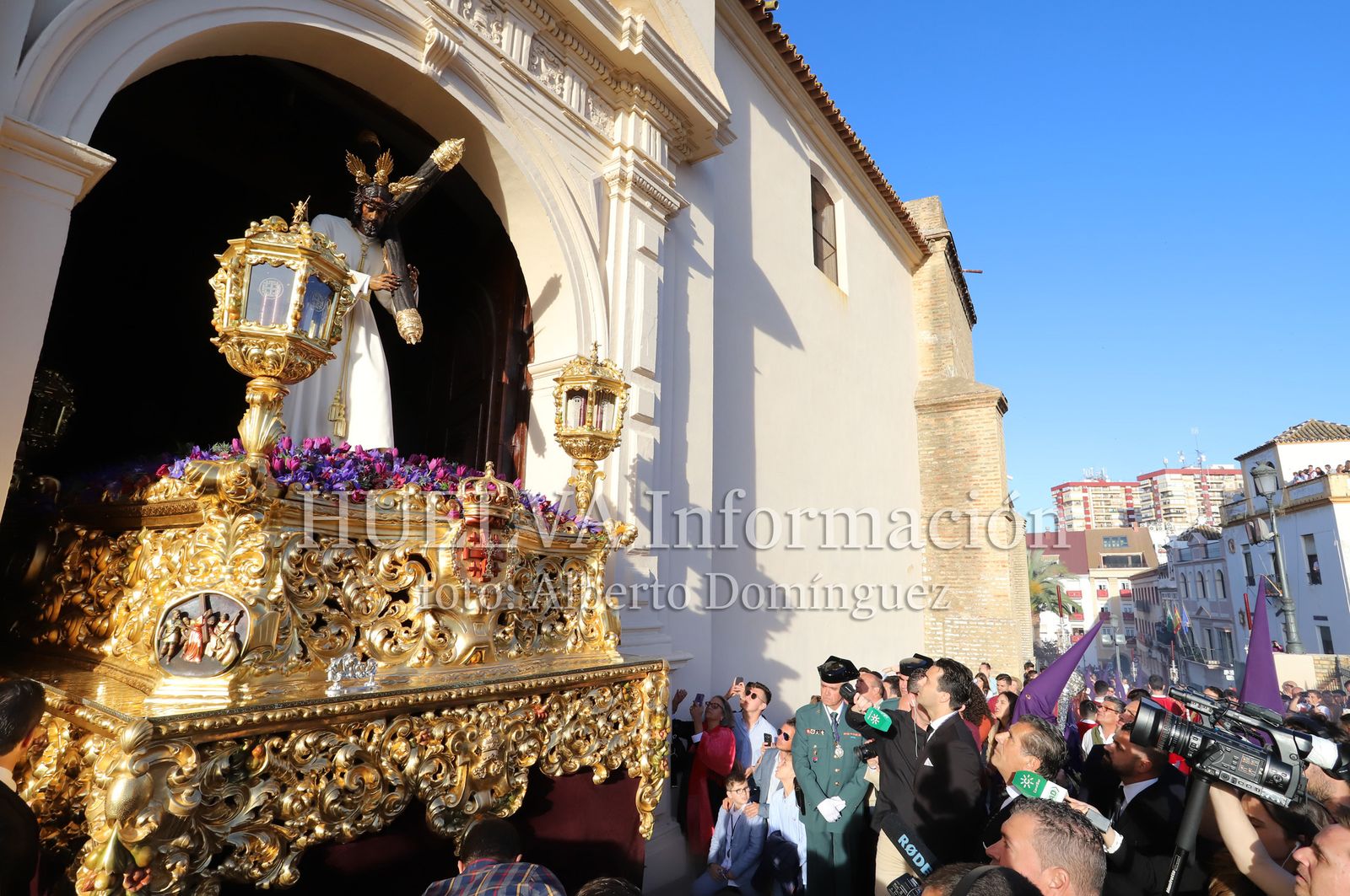 Imágenes de la procesión de Pasión en Huelva