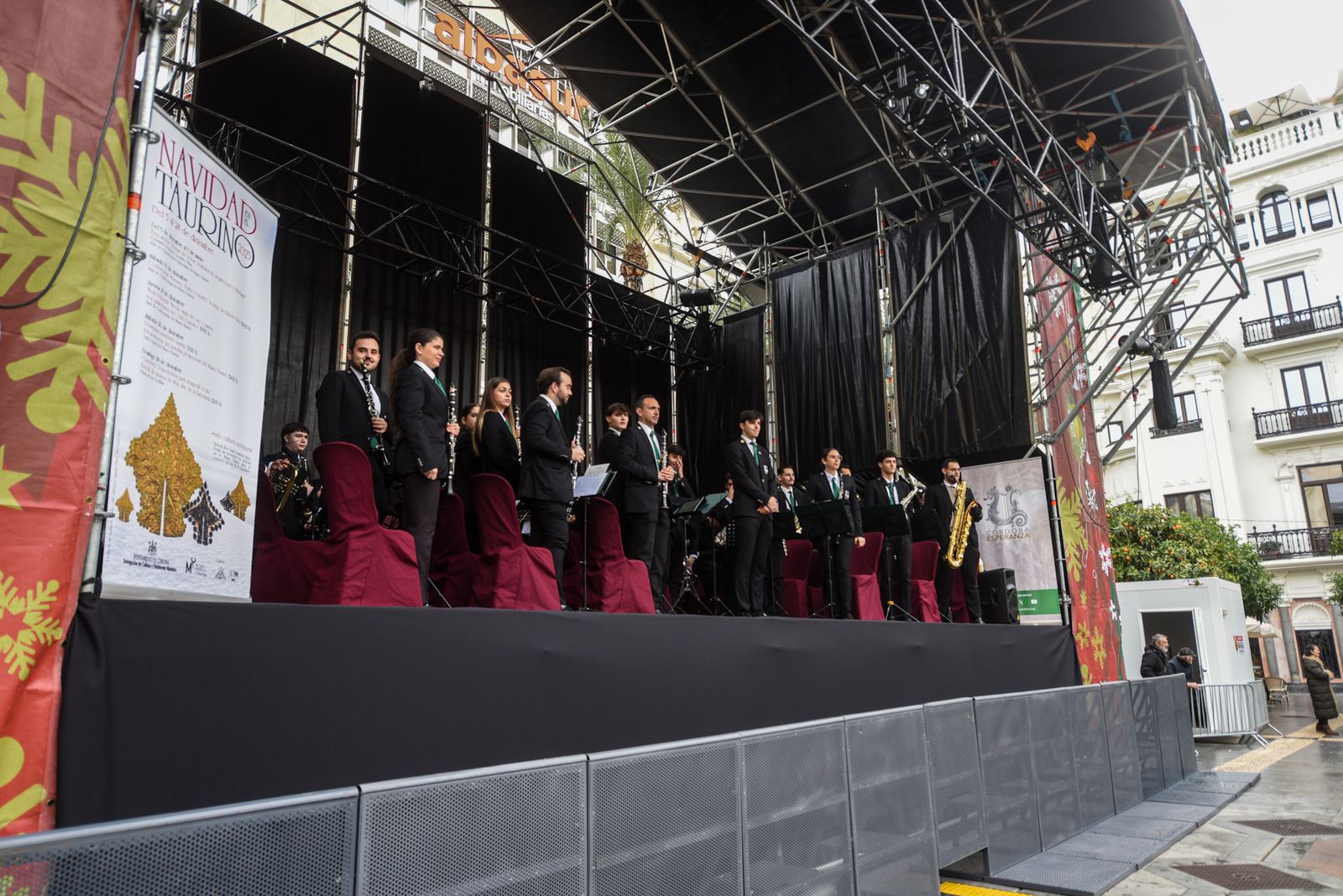 El concierto 'Pasodobles para despedir el año' en la plaza de las Tendillas, en imágenes