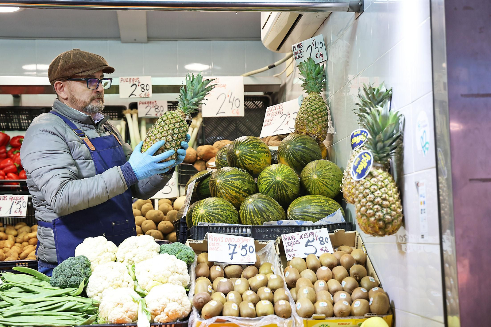 Ambientazo en el Mercado del Carmen para ultimar compras de Navidad