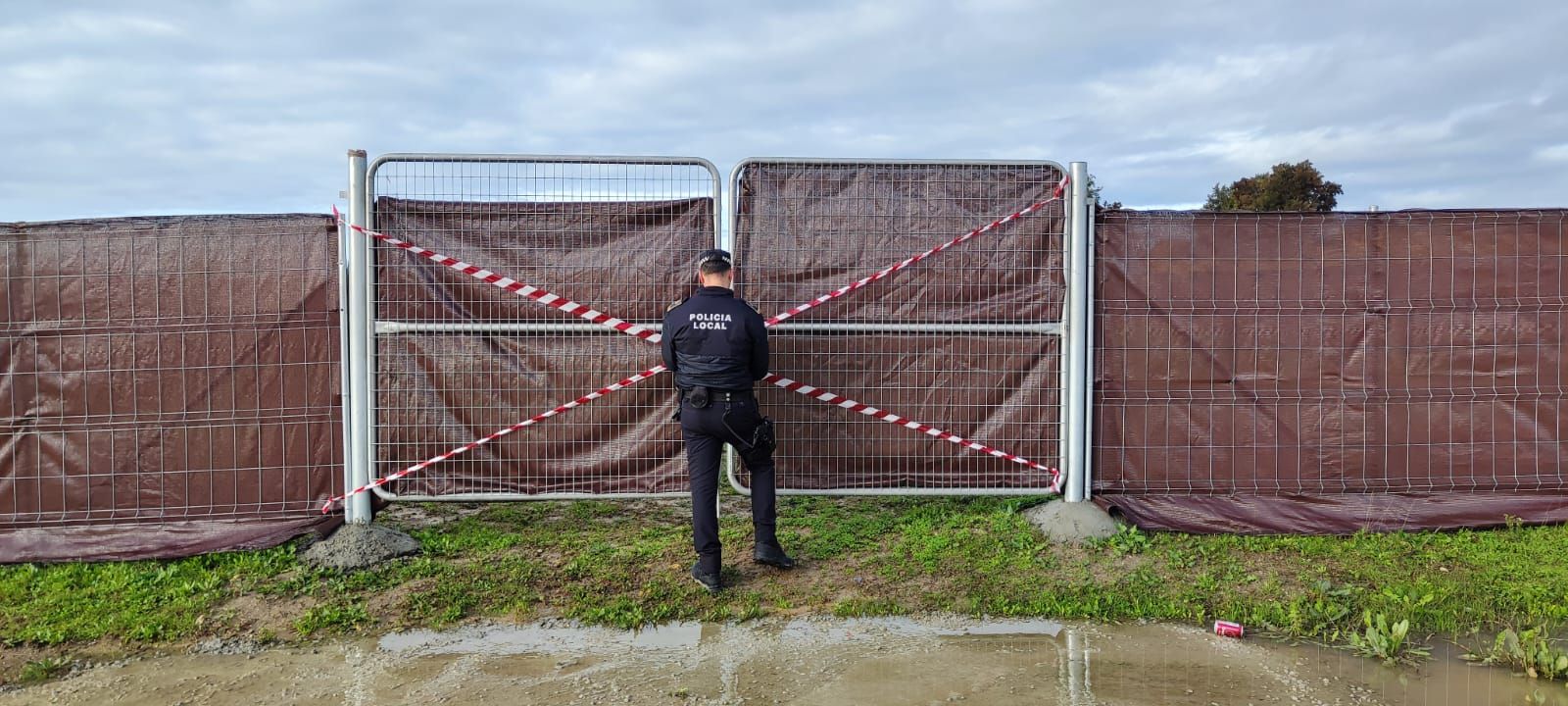 Una de las parcelas precintadas.