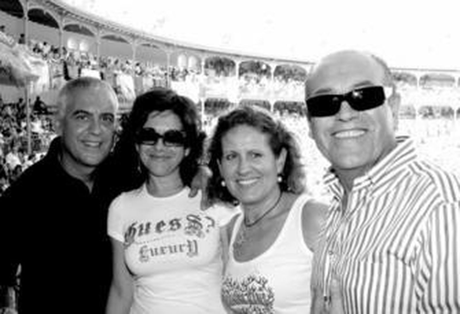 José Manuel Felices, María José, Teresa Santaella y el abogado y empresario Antonio Felices disfrutaron el festejo taurino con la emoción aún por la reciente fiesta sorpresa con motivo de sus bodas de plata.