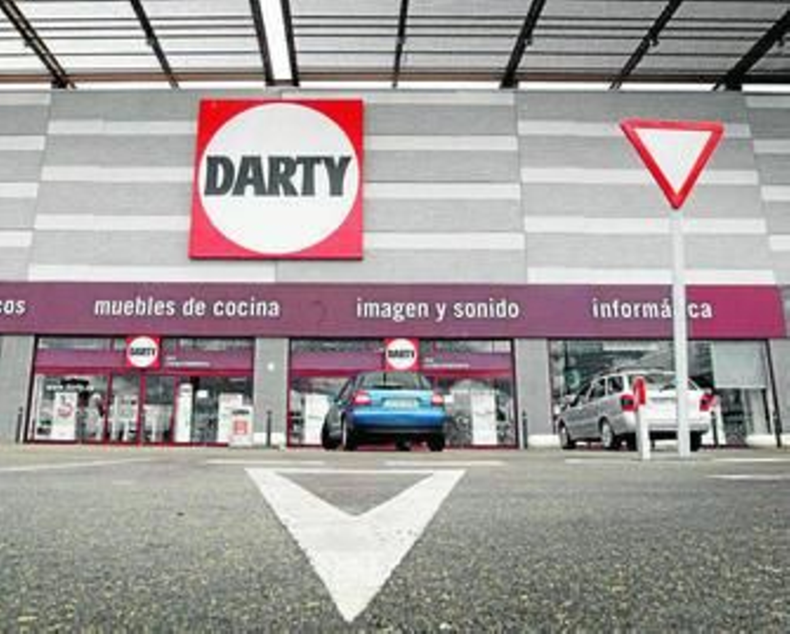 Exterior de la tienda Darty en Luz Shopping en una imagen tomada ayer.
