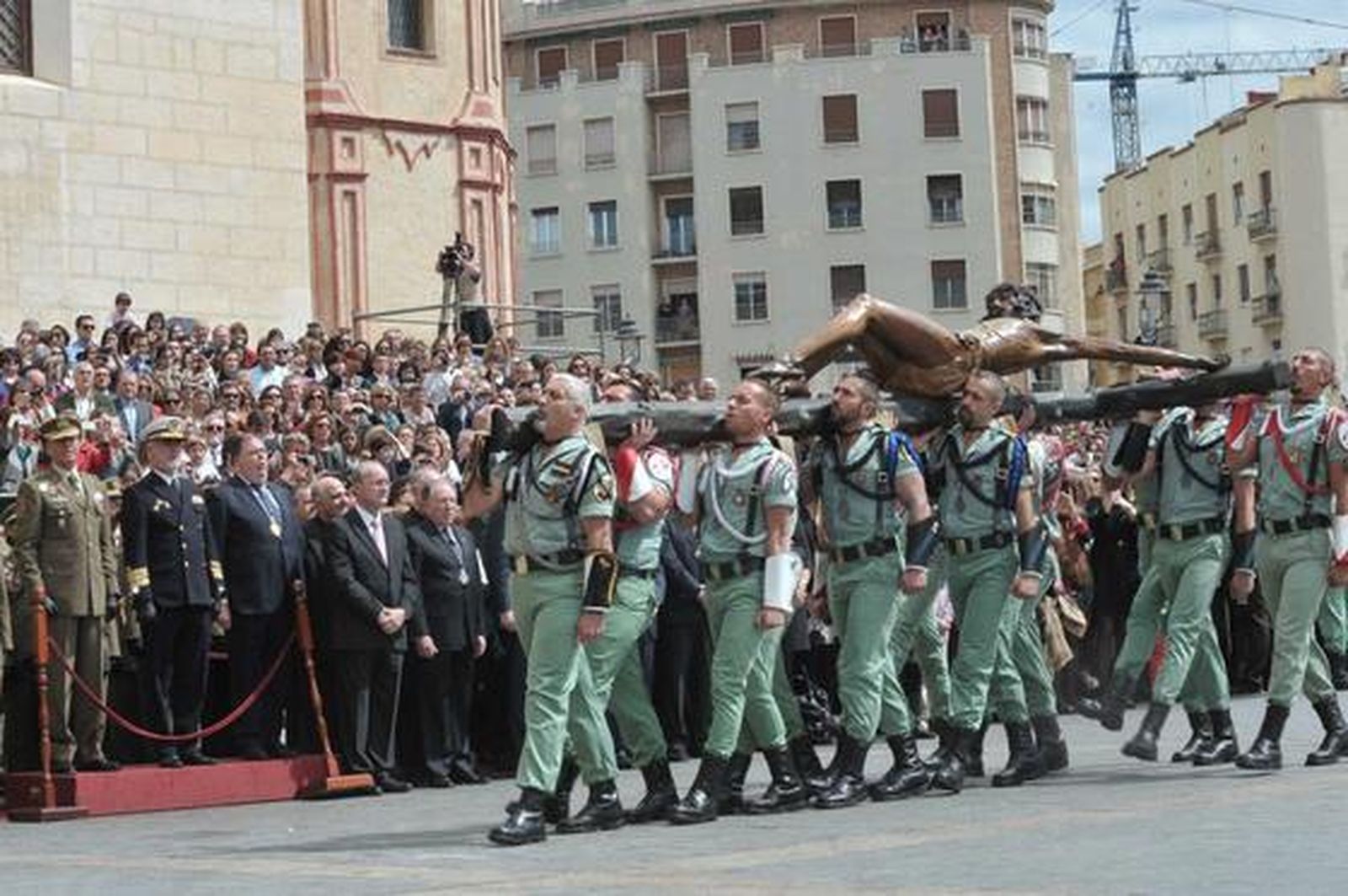 Las imágenes del trasladado del Cristo de la Buena Muerte

Foto: Mingote