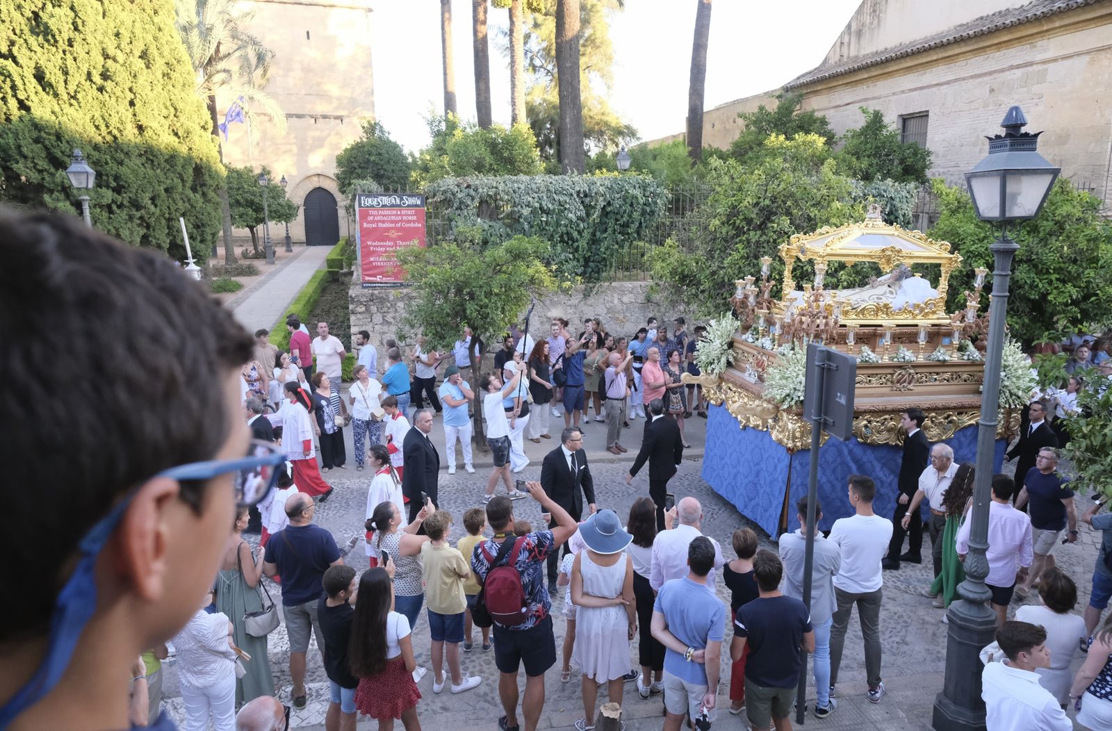 La procesión de la Virgen de Acá por las calles de Córdoba, en imágenes
