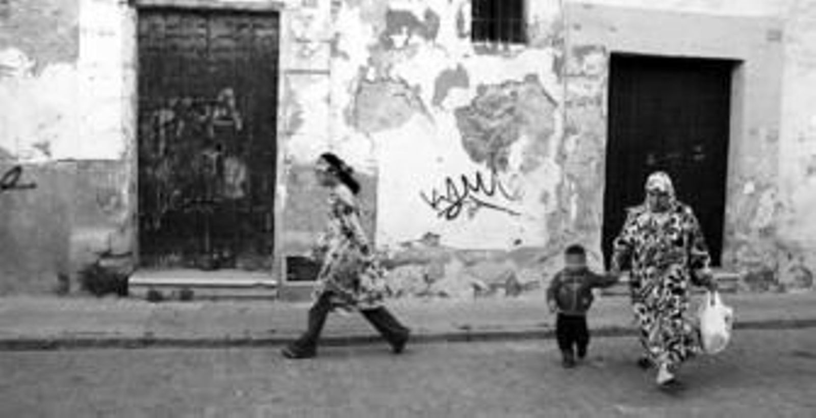 Un edificio antiguo del Barrio Alto con claros signos de abandono.