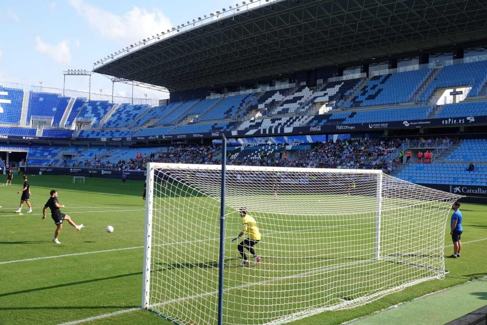 Galería de imágenes: El Málaga CF se da un bañito de masas