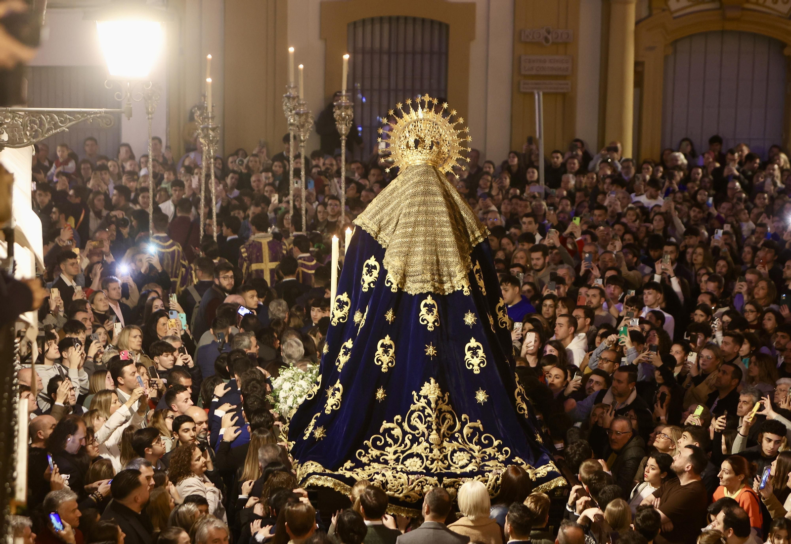 Traslado de las imágenes de la Hermandad de la Esperanza de Triana a su capilla