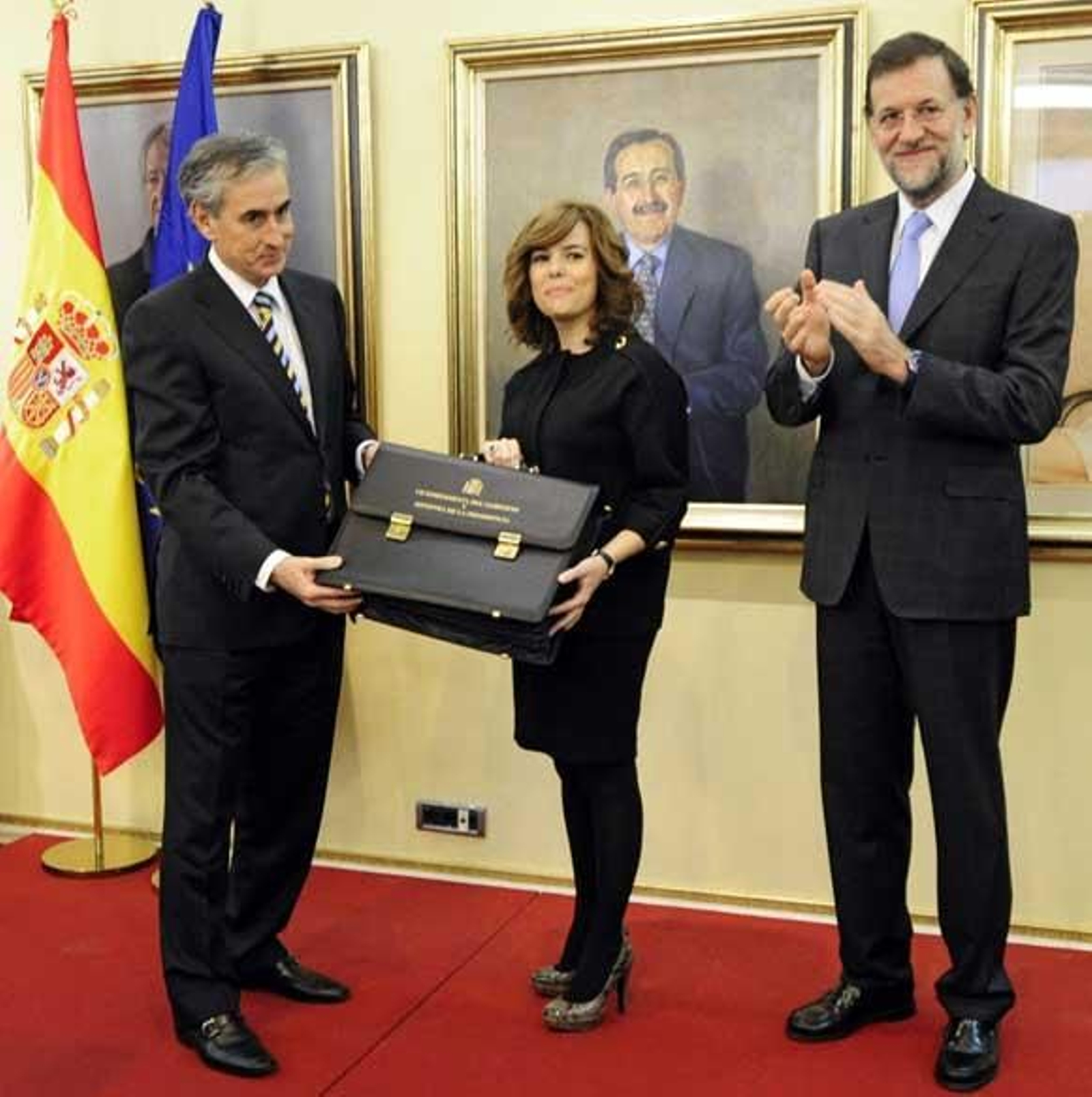 Sáenz Santamaría promete esfuerzo, diálogo y moderación para combatir el paro