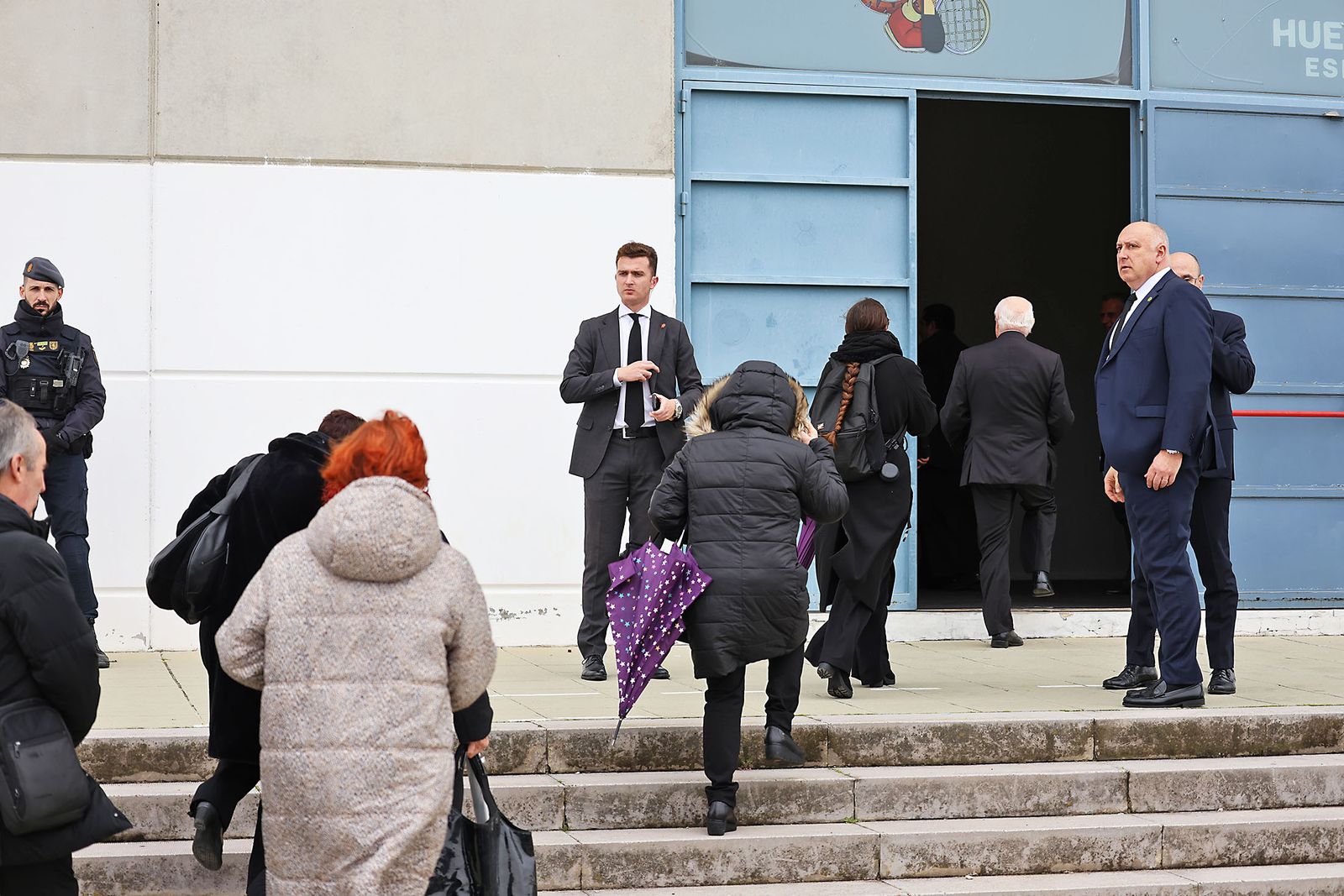 Fotografías del ambiente previo a la Misa funeral por las víctimas del accidente ferroviario