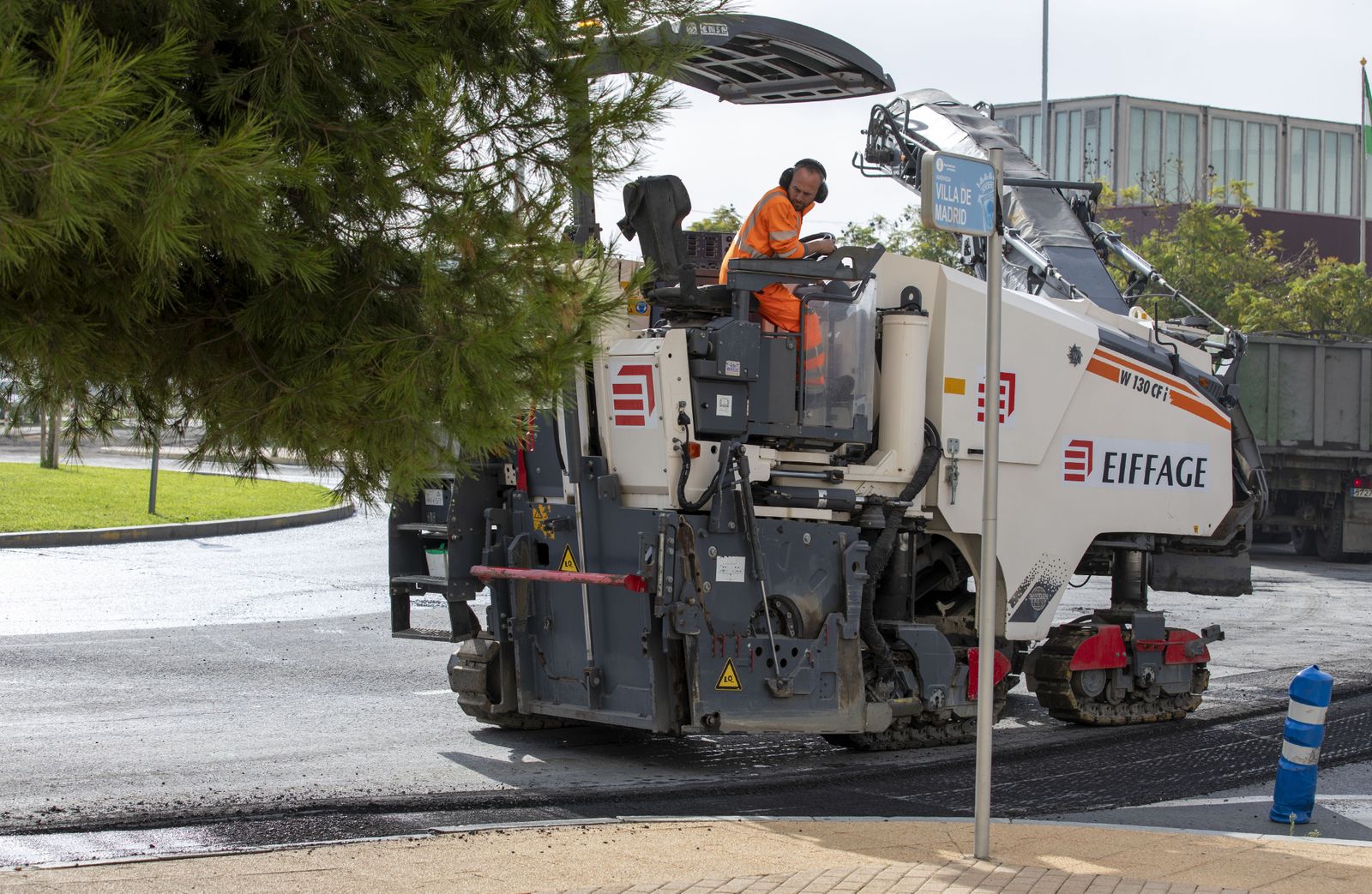 Reasfaltado de la rotonda de Villa de Madrid