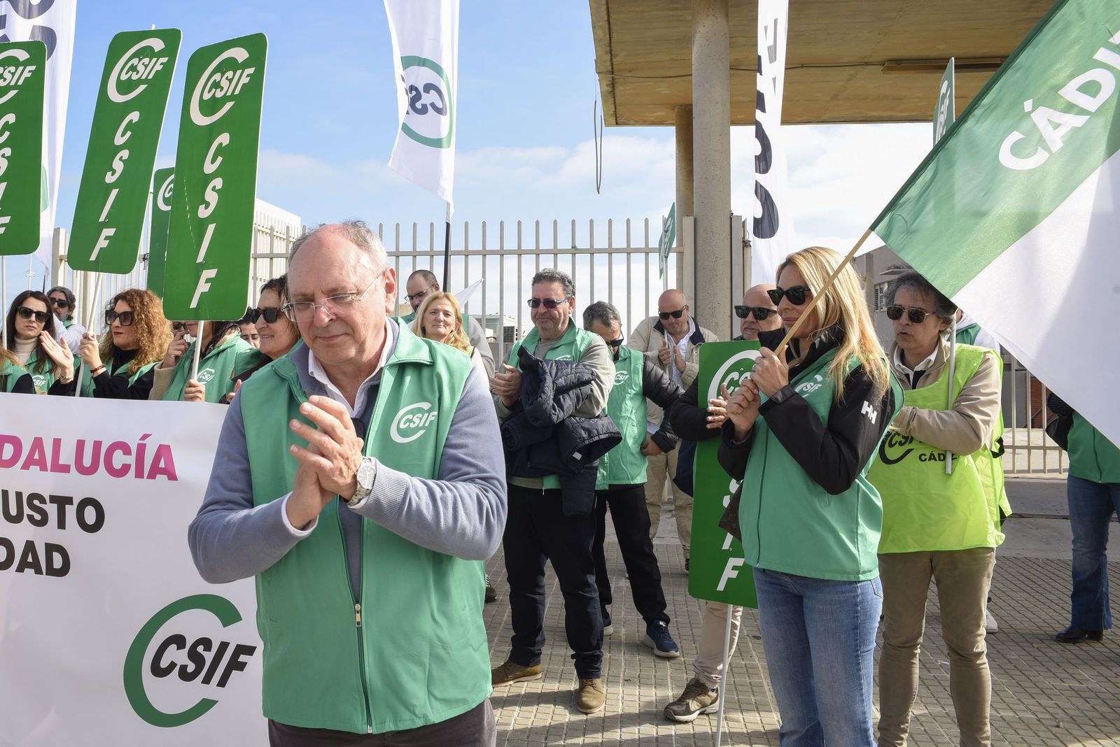 Las fotografías de la concentración de CSIF en La Línea por las mejoras laborales en la Agencia Pública de Puertos de Andalucía