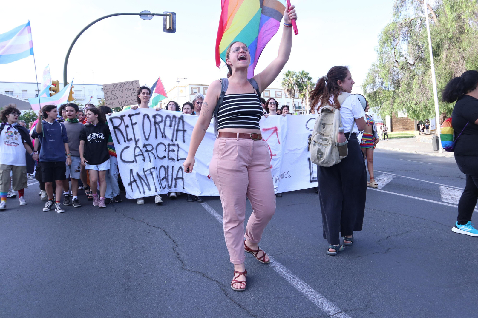 Las mejores imágenes de la manifestacióndel del Orgullo LGTBI en Huelva