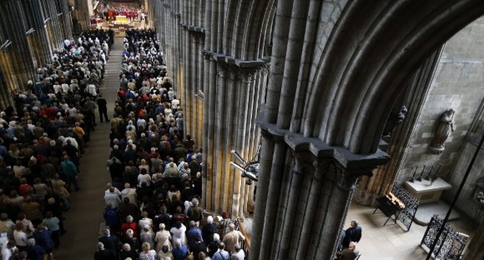 Multitudinaria despedida en Francia al cura asesinado por el EI