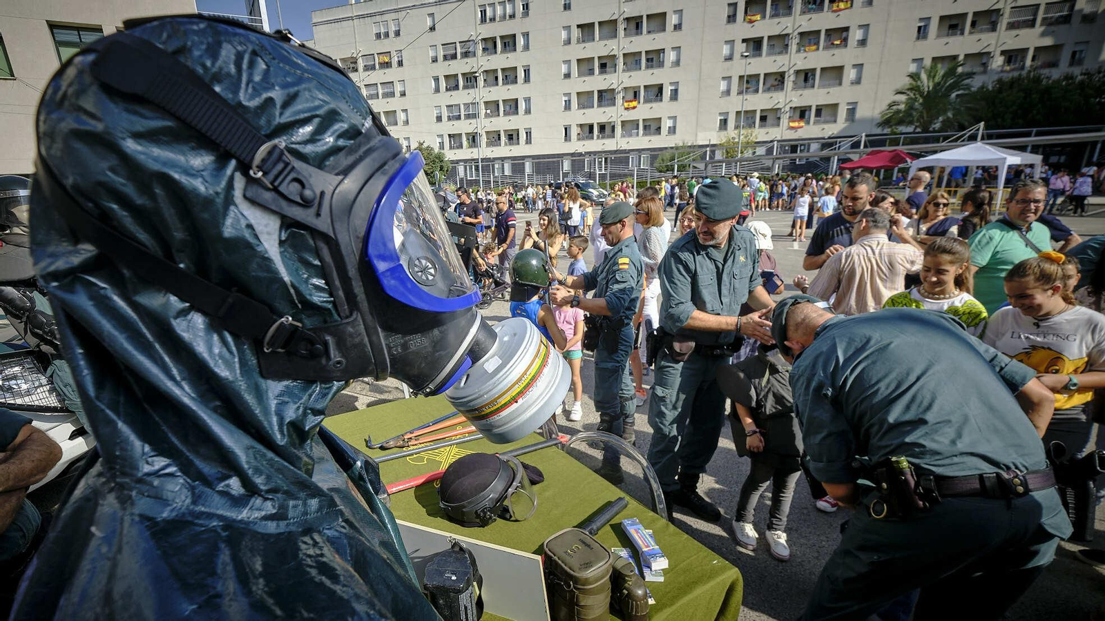 Instantánes durante la jornada de Puertas abiertas en el patio la Comandancia