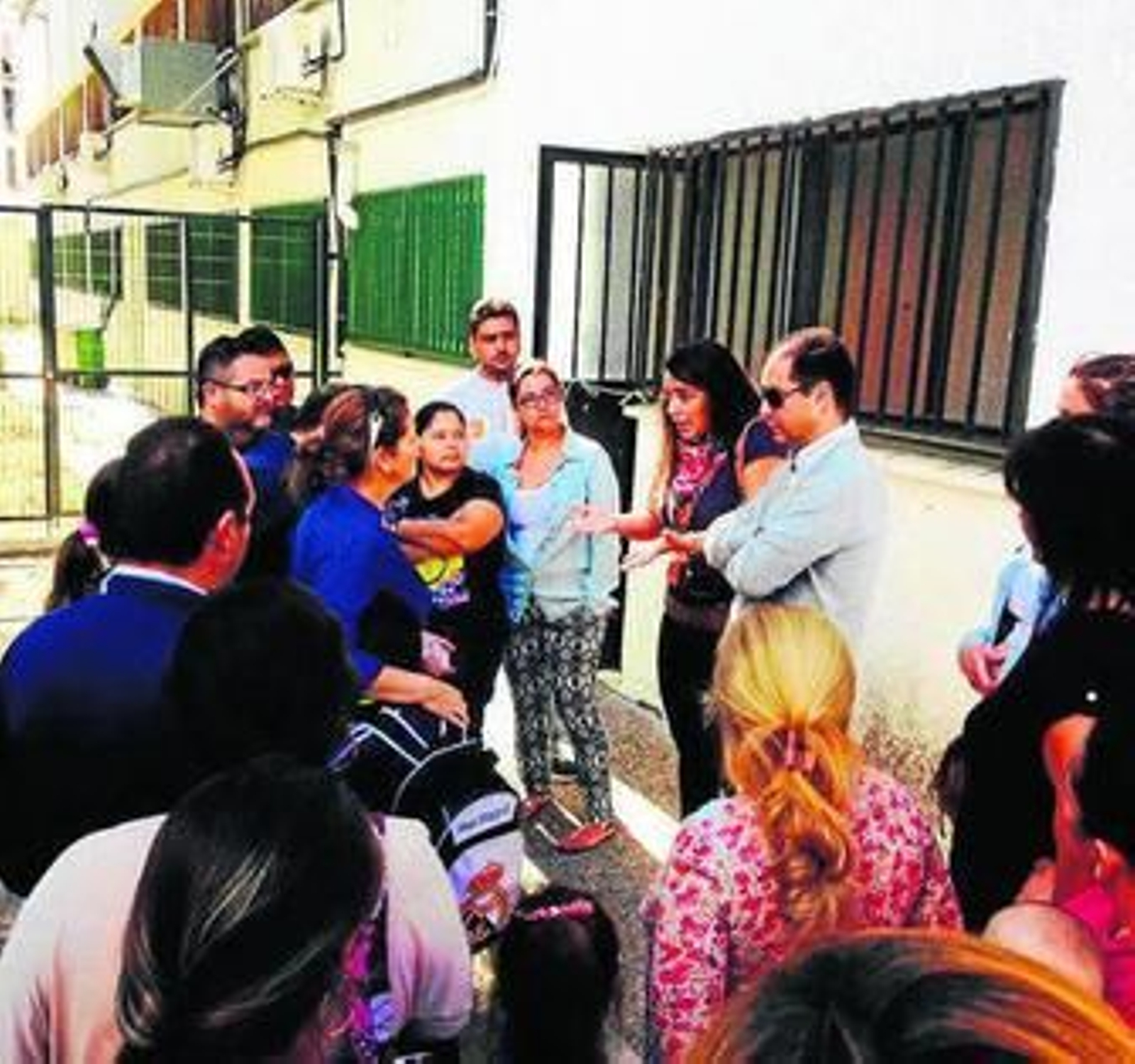 Imagen de la visita de los responsables de Foro Ciudadano al centro.