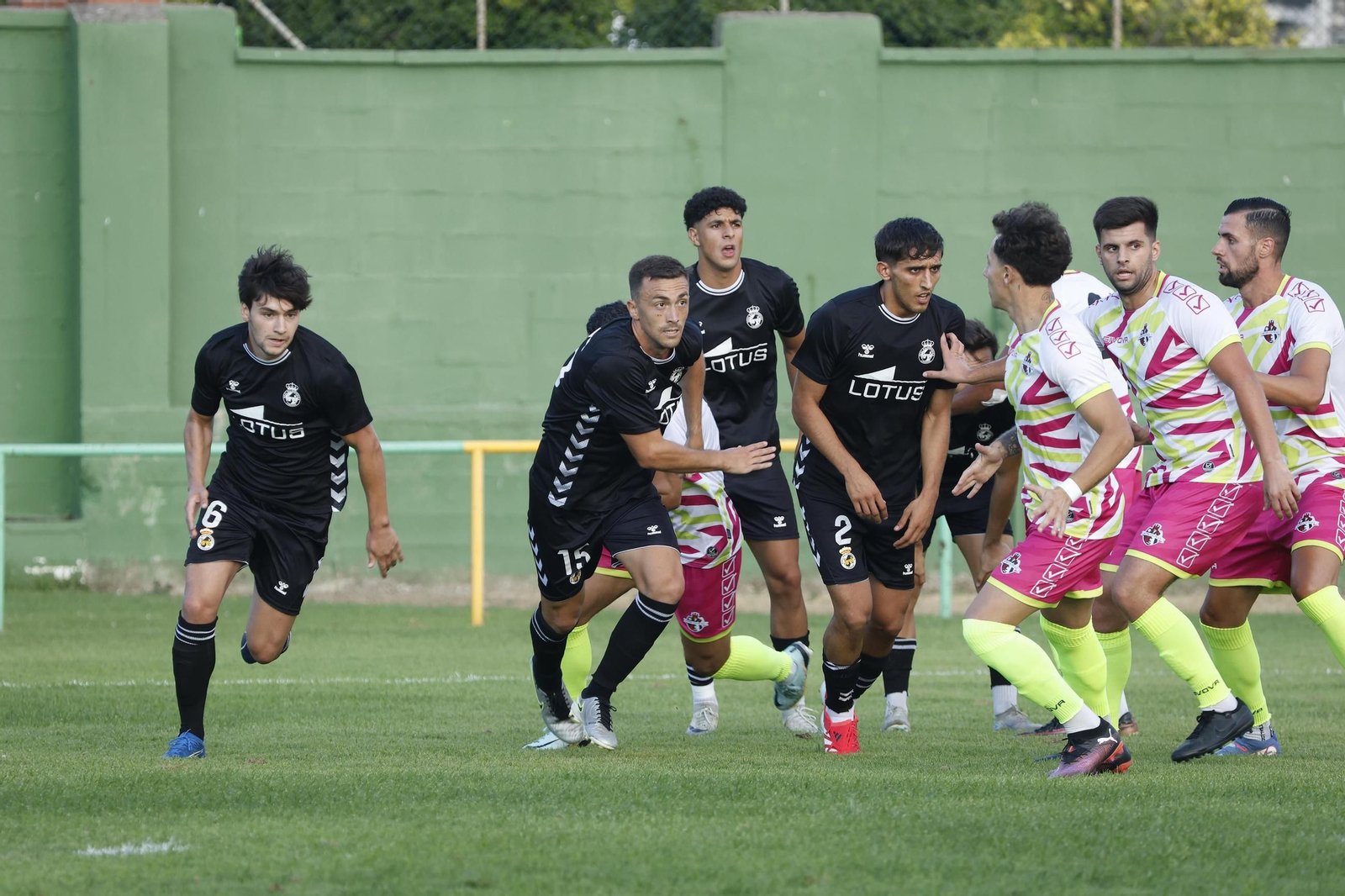 "Las fotos del partido de entrenamiento de la Balona con el Mons Calpe de Gibraltar"