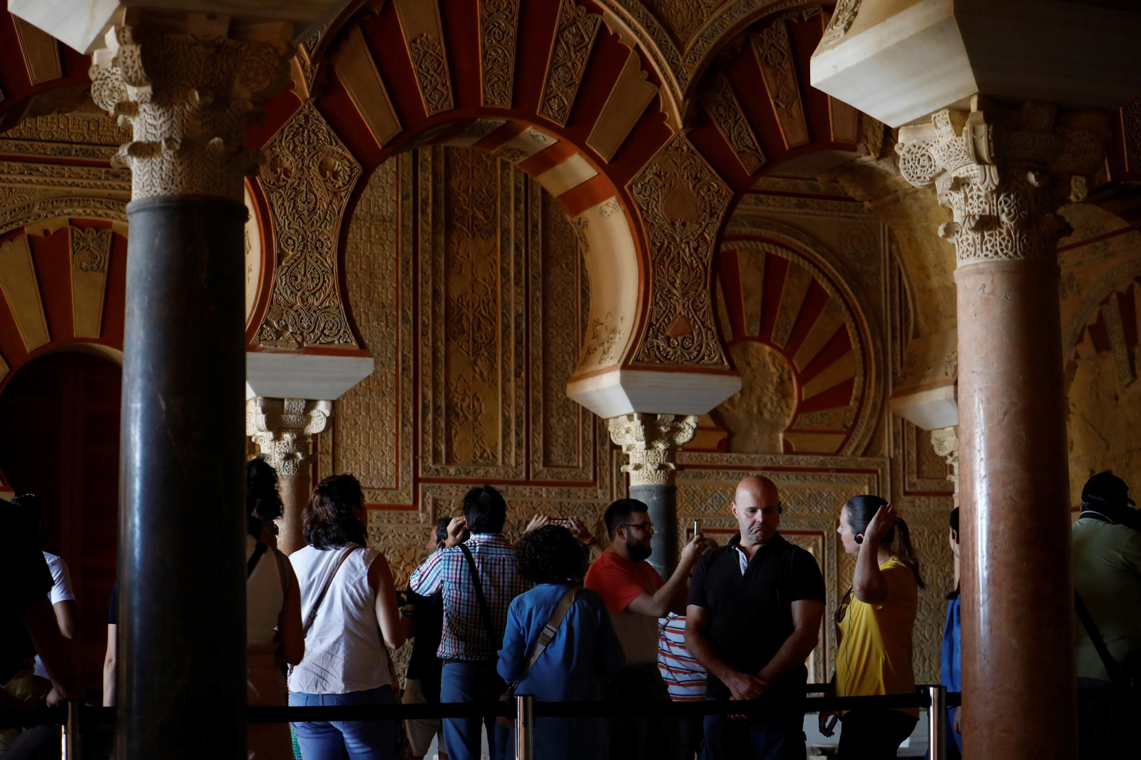 Las primeras visitas al Salón Rico de Medina Azahara tras su reapertura al público, en imágenes