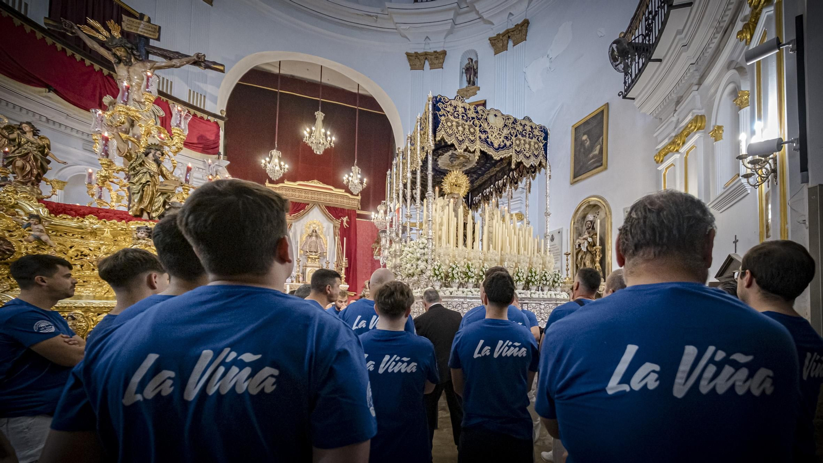 Imágenes de la salida de La Palma en la Semana Santa de Cádiz 2025