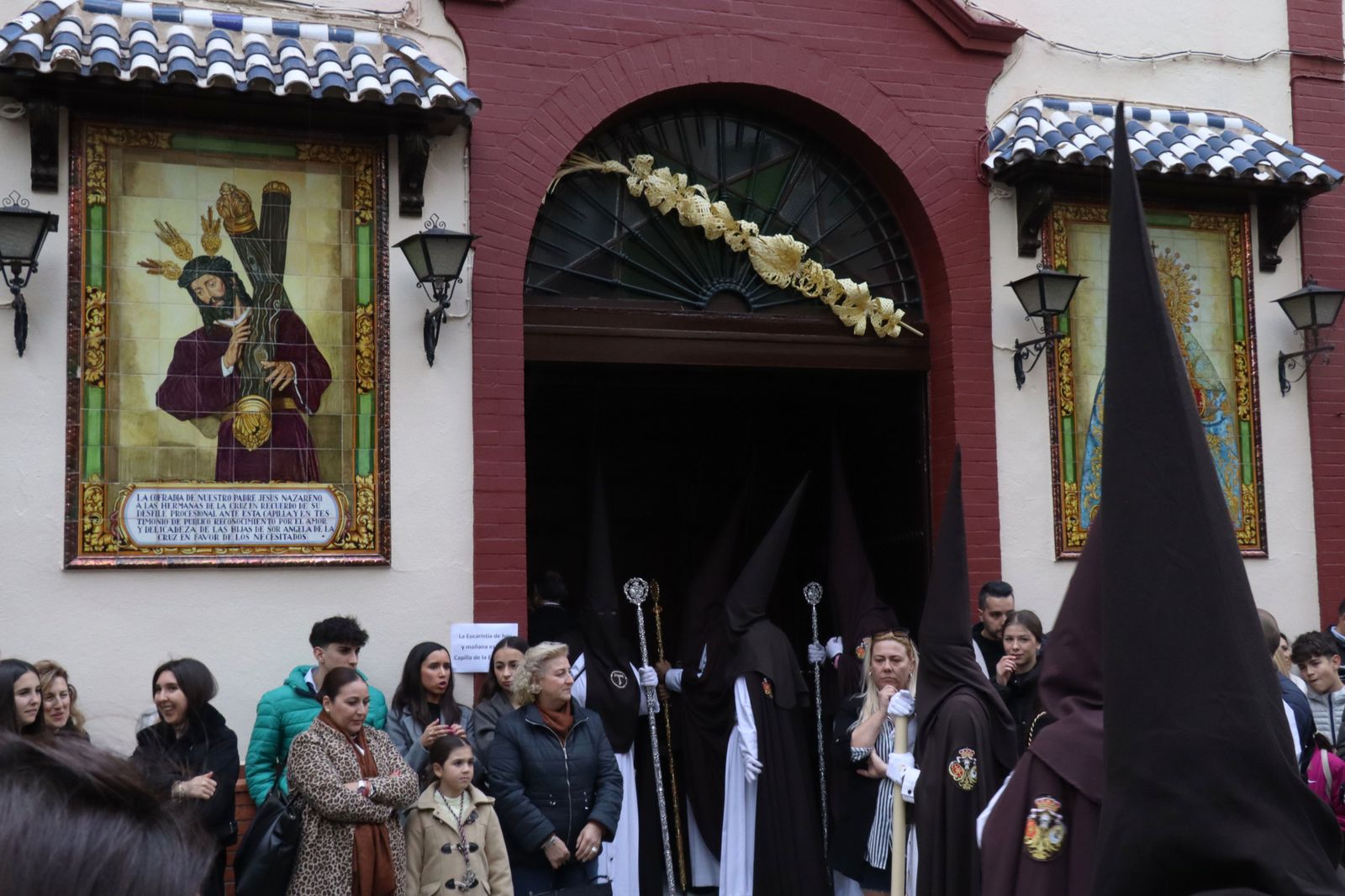 Las mejores imágenes del Martes Santo en Huelva: La Hermandad de La Sentencia