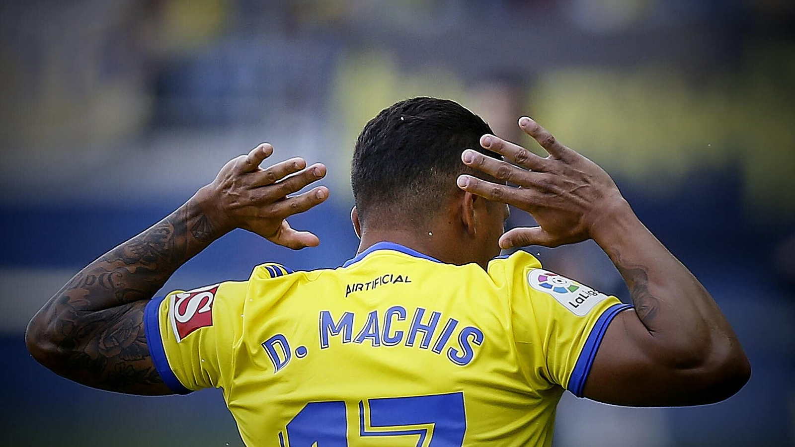 Partido de fútbol entre  Cádiz C.F. y C.A. Osasuna