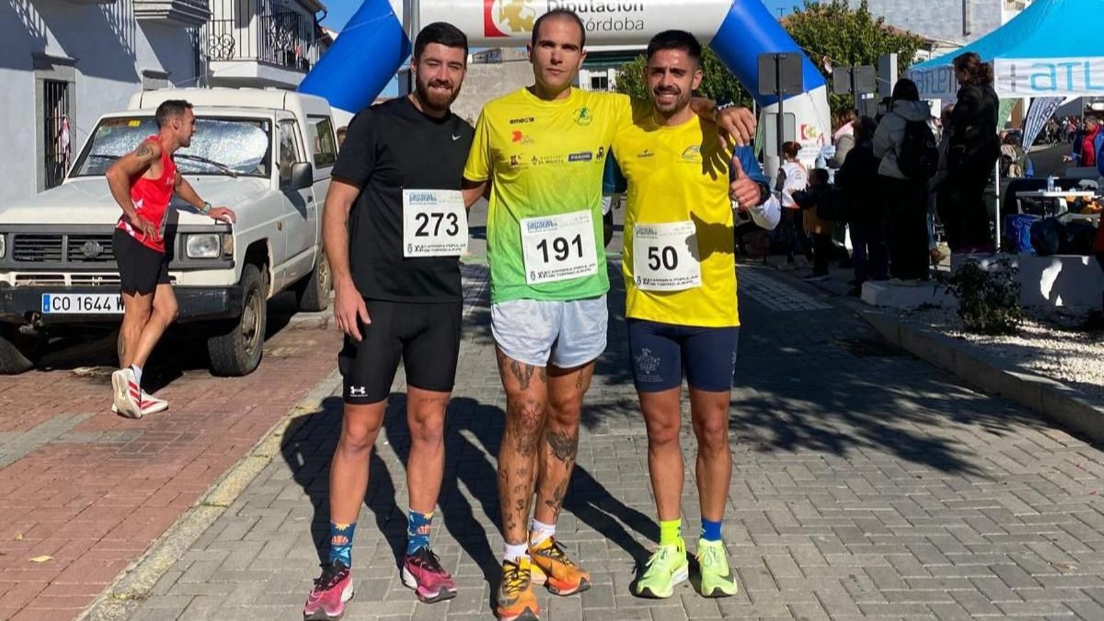 Jesús Alguacil posa junto a Jesús Miguel Jiménez y Juan Pedro Aragonés.