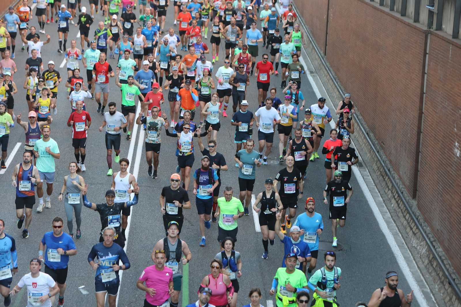 Búscate en la Zurich maratón de Sevilla