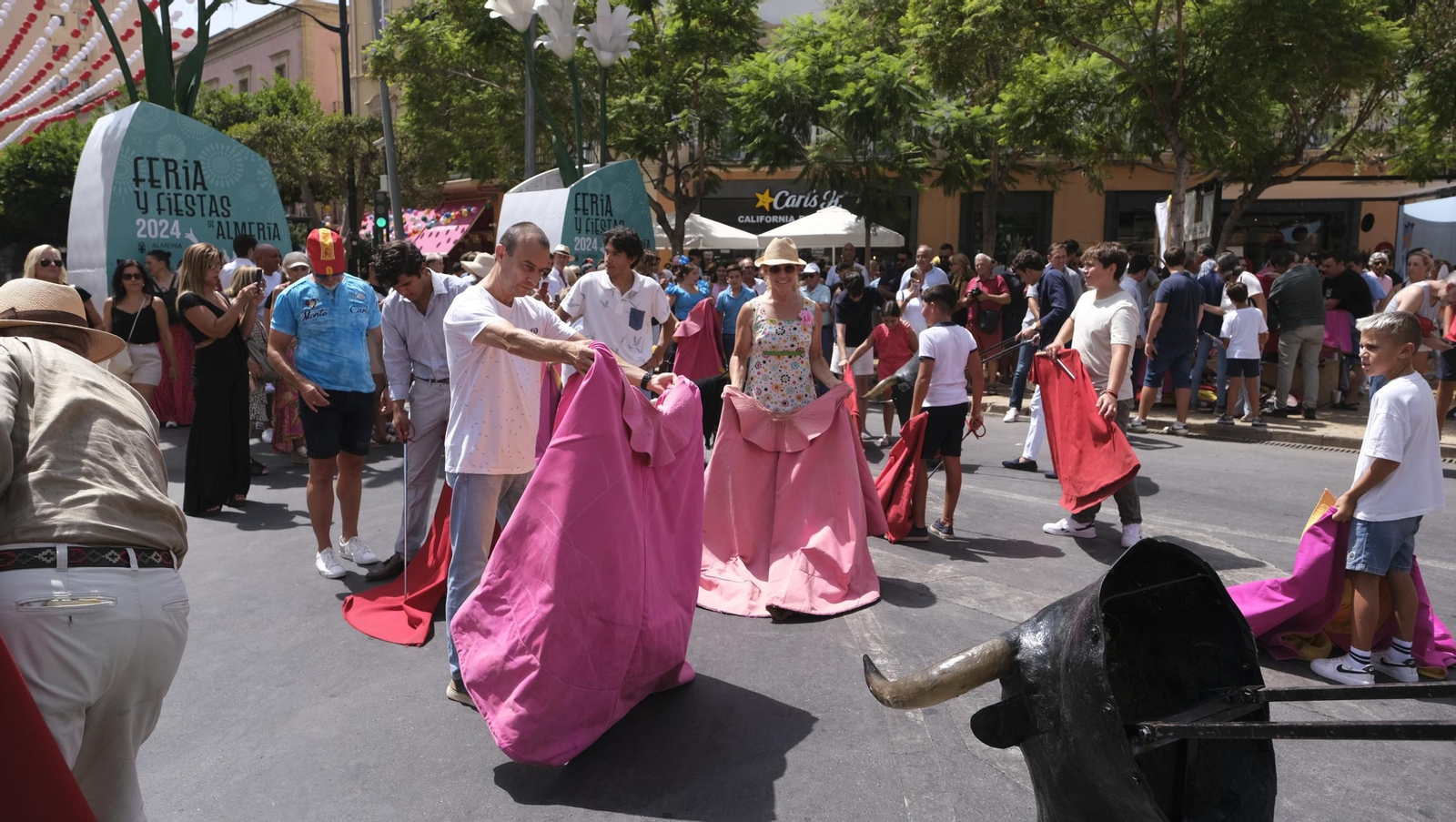 Exhibición de toreo de salón de la Escuela Taurina de Almería, en imágenes