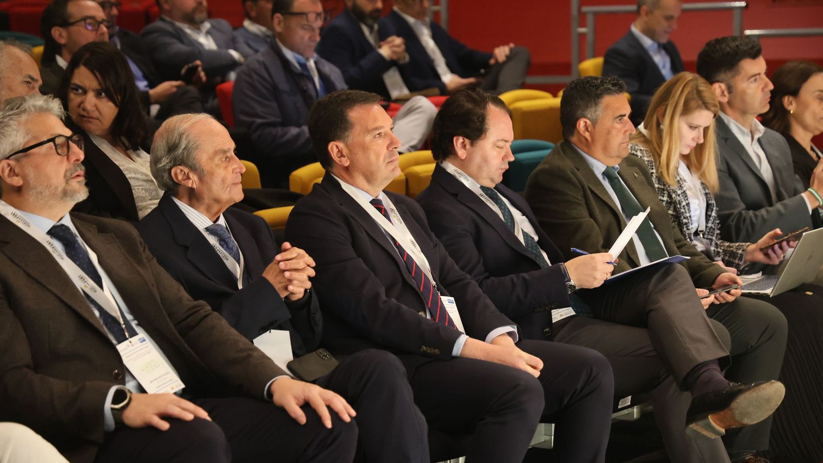 Asistentes a la presentación del Clúster Empresarial Andalucía Logistics en las Cocheras del Puerto.