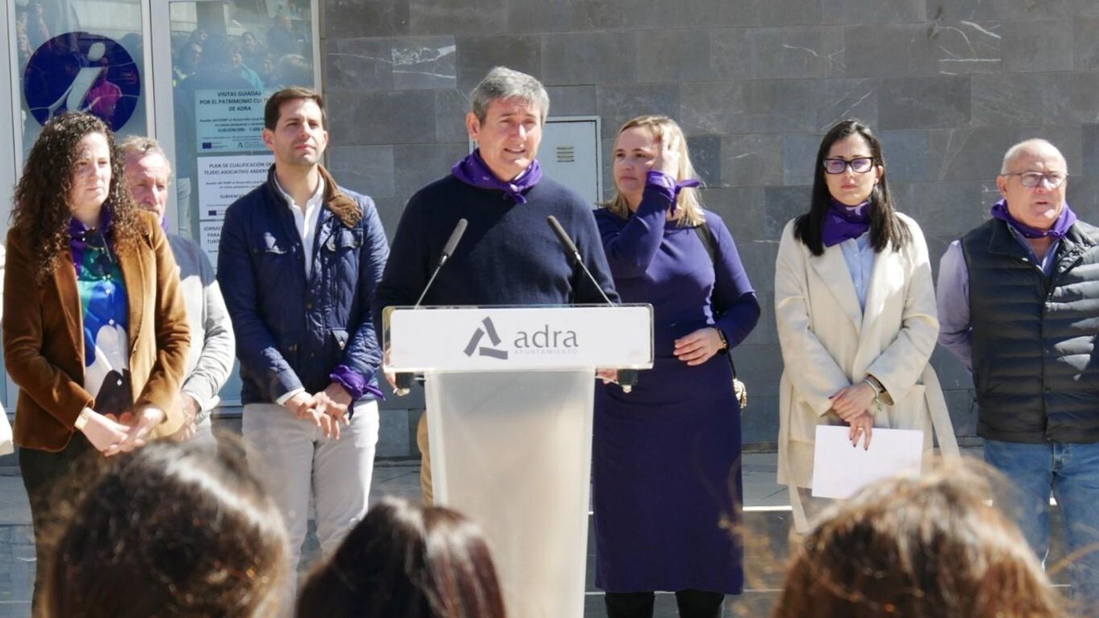 El alcalde Manuel Cortés ha destacado la importancia de que "todos rememos en favor de la igualdad real".