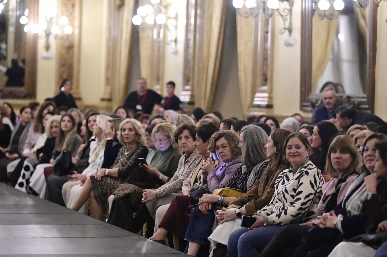 Moda flamenca solidaria con Sonrisa de Lunares en Córdoba