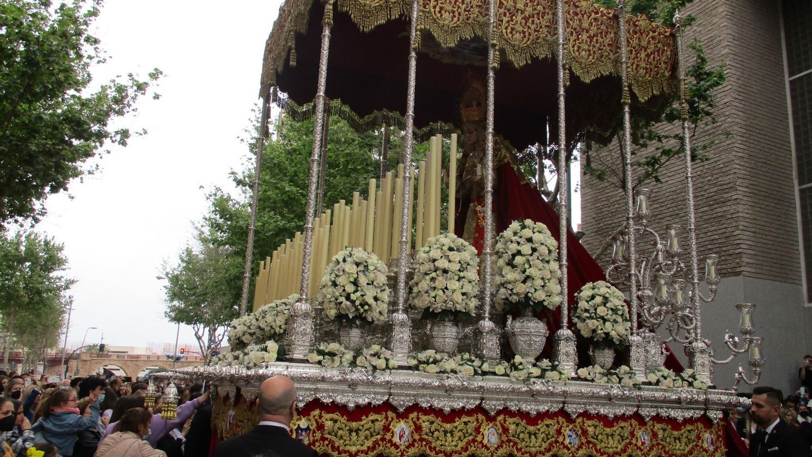 Imágenes de la estación de penitencia de la Hermandad de Pasión de Almería