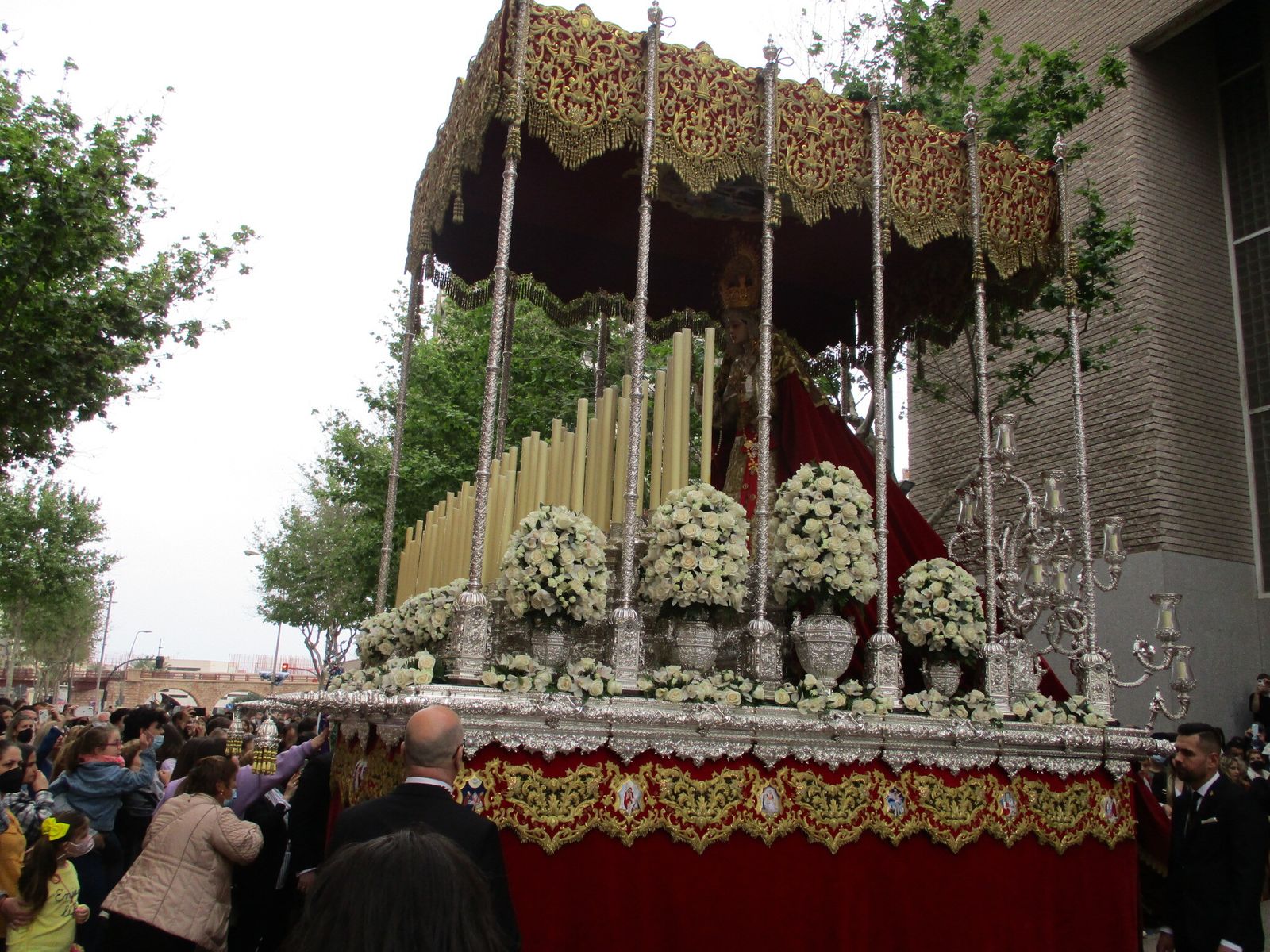 Imágenes de la estación de penitencia de la Hermandad de Pasión de Almería