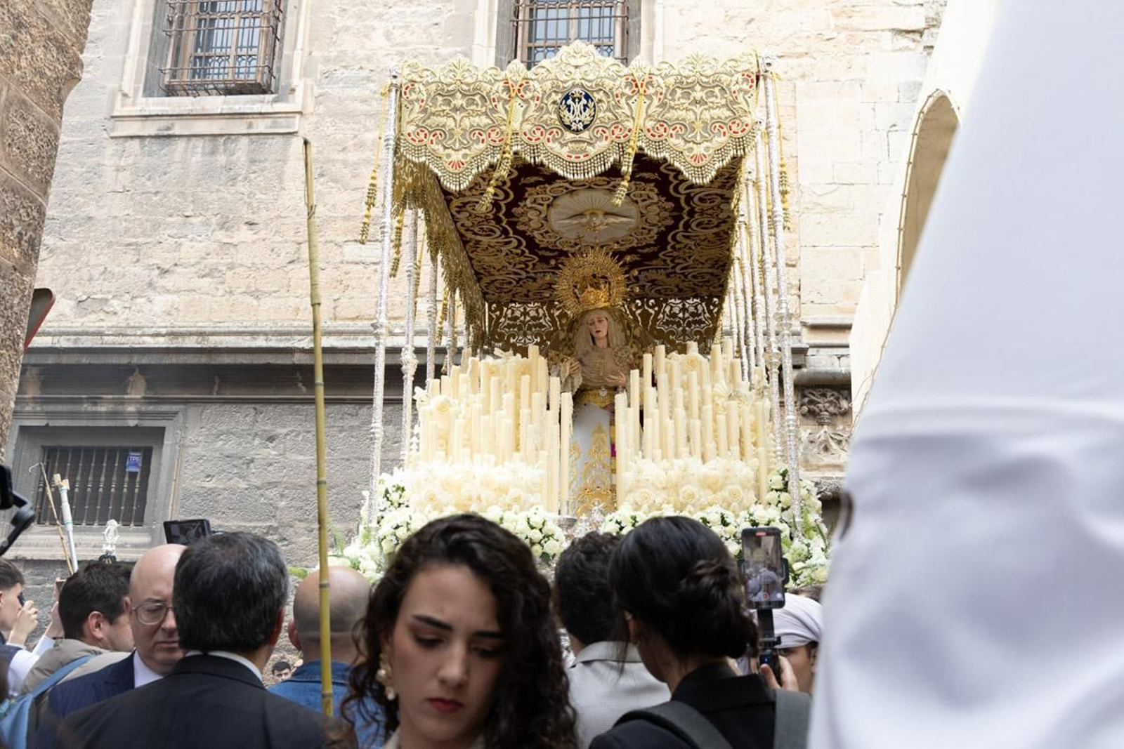 Los jiennenses se echan a la calle para presenciar la primera de las procesiones de la jornada: la Borriquilla (II)