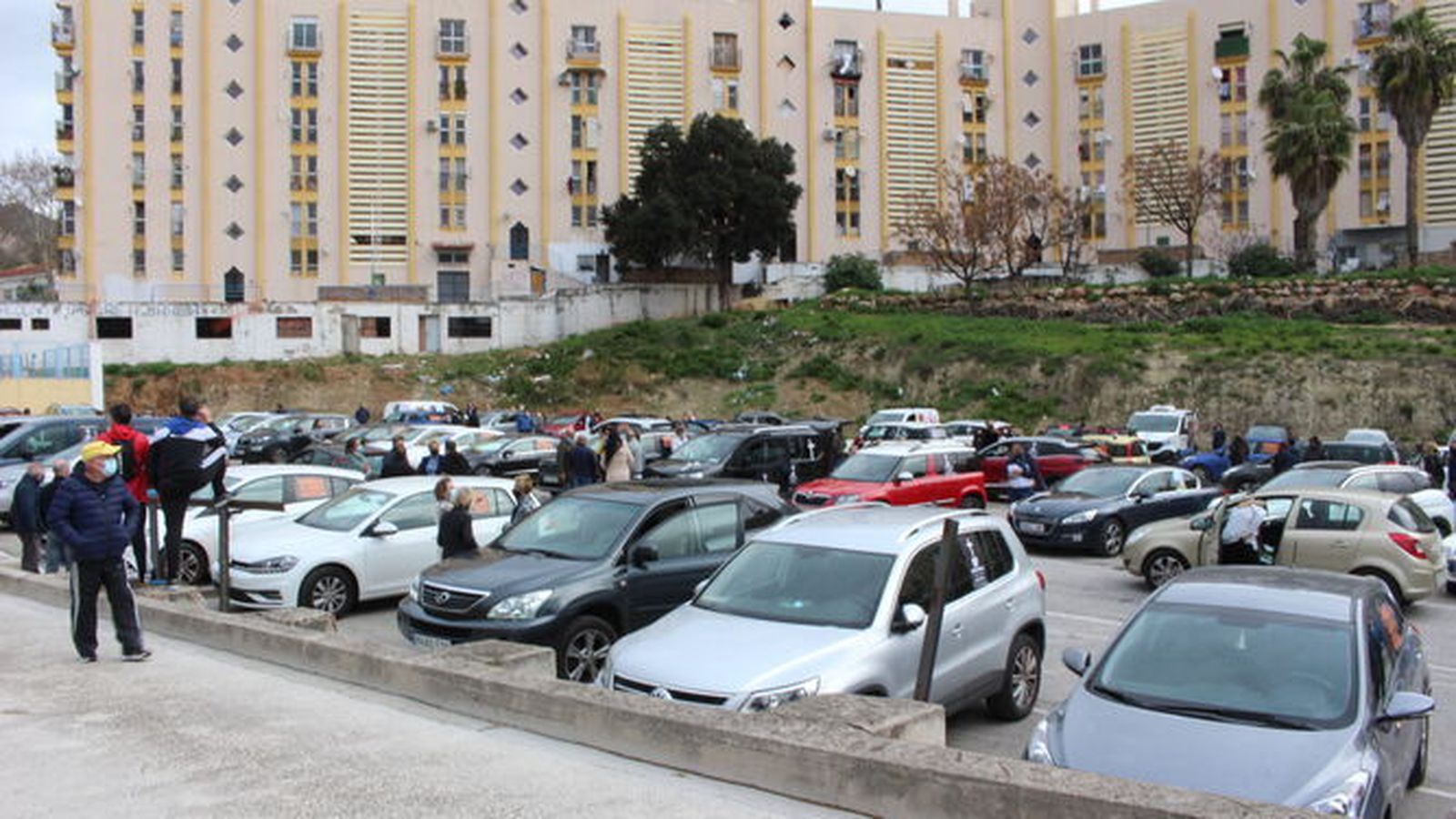 La barriada de Las Albarizas durante una concentración de comerciantes, en Marbella.