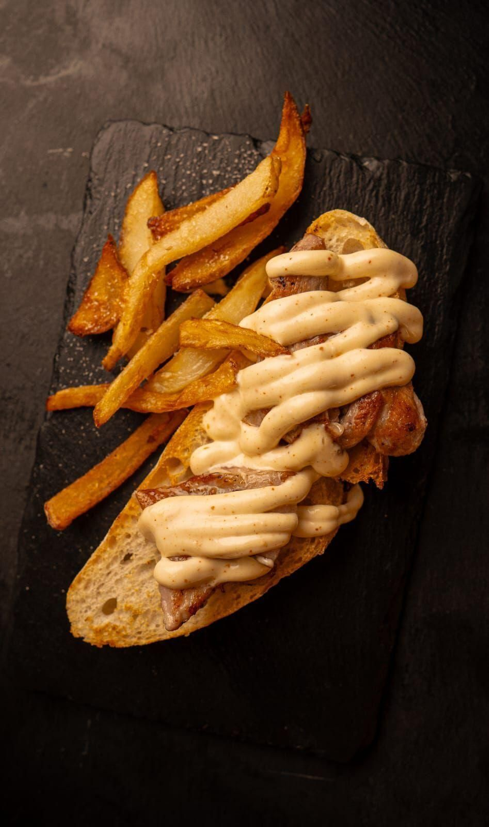 La tosta de secreto con mayonesa de kimchi, una imprescindible del bar.