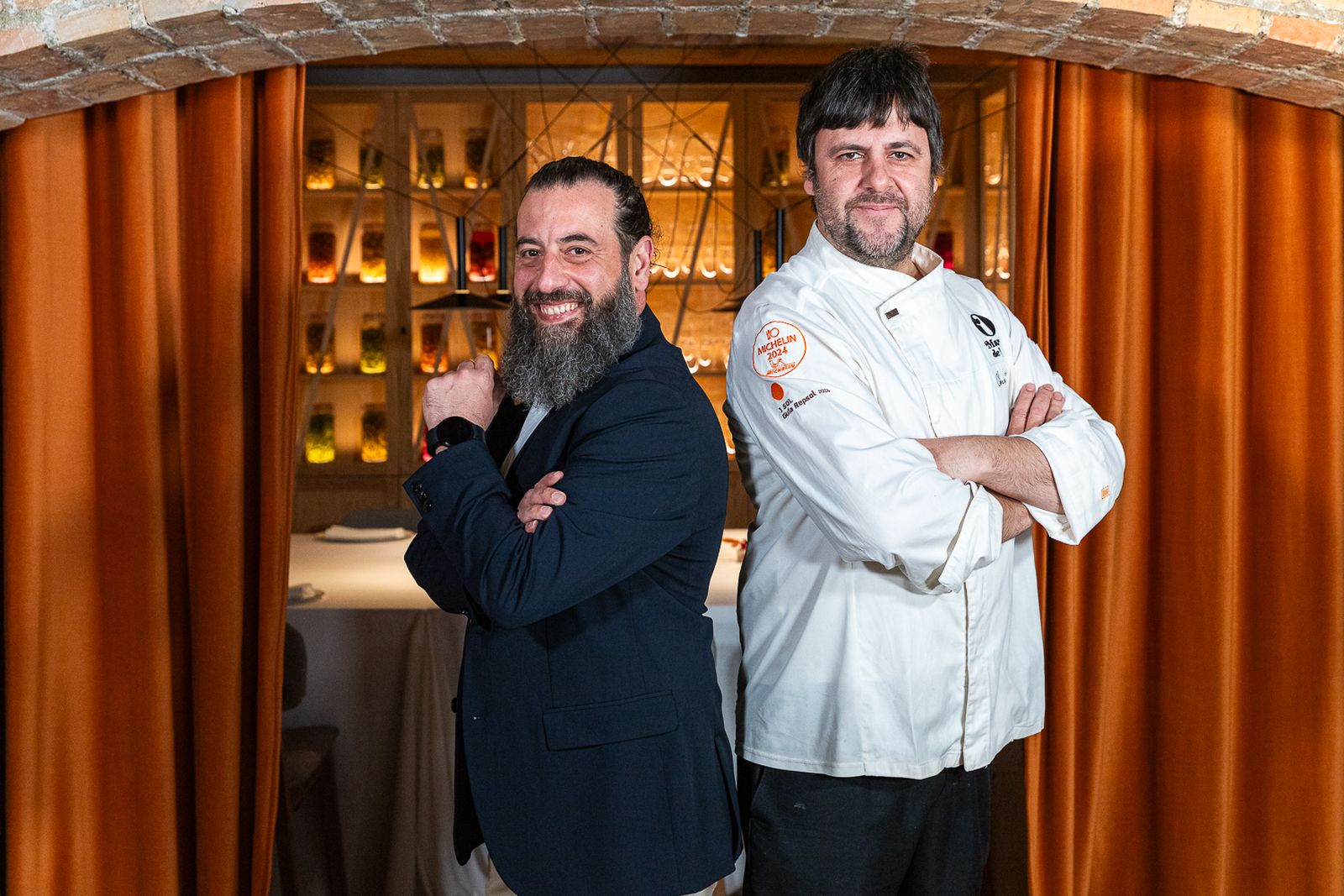 Con amplia experiencia, el sumiller crea relatos e historias que se van contando  con el maridaje