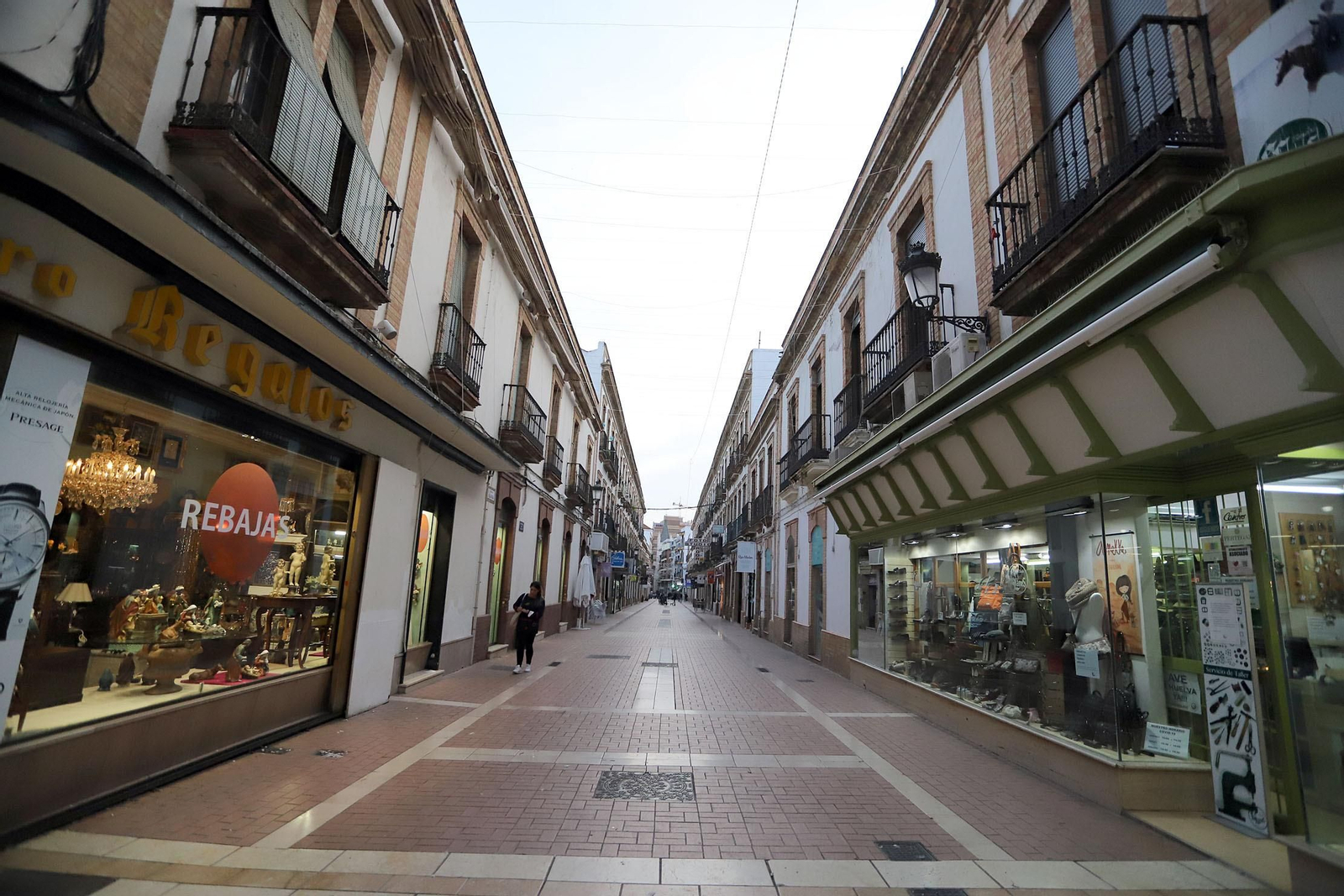Imágenes del cierre de comercios bares y terrazas a causa de las nuevas restricciones por la Covid en Huelva